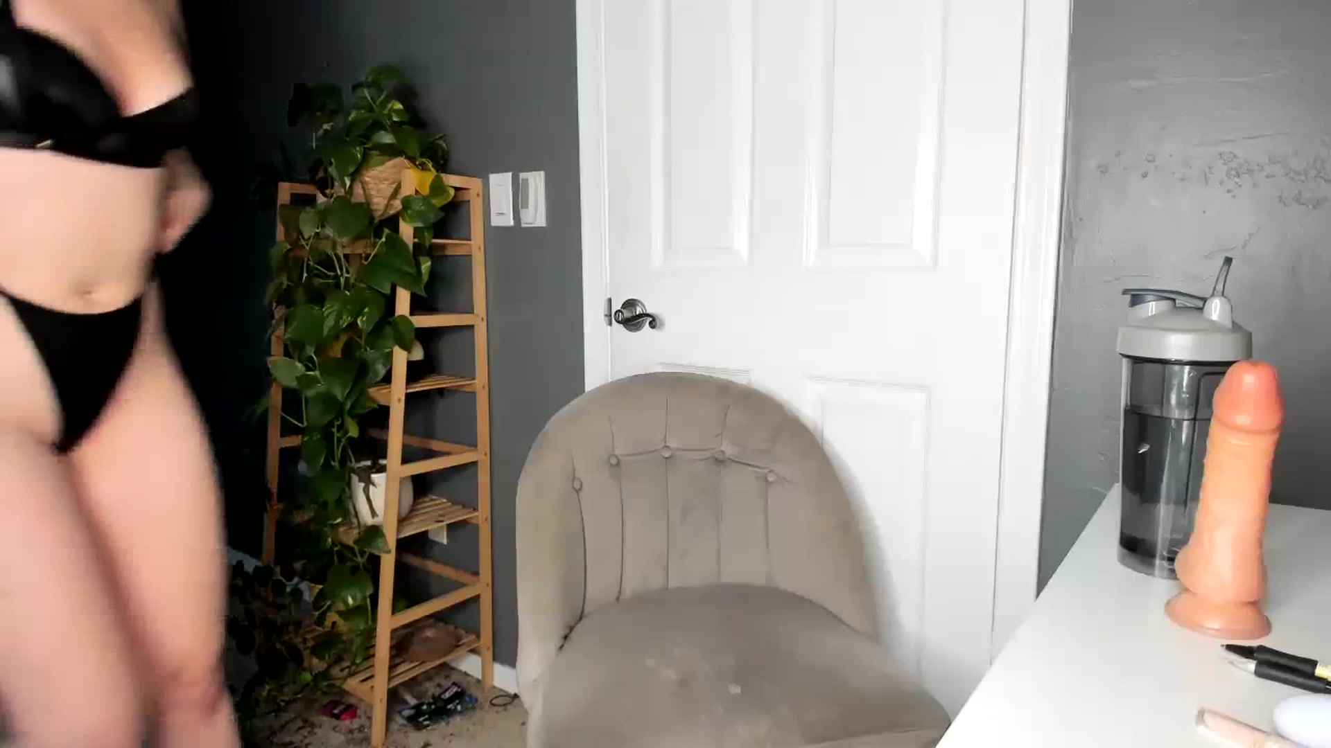 Gallery image thumbnail from Blondebootyx's myfreecams stream on, 12/04/2023, 22:58 image 11 of 20