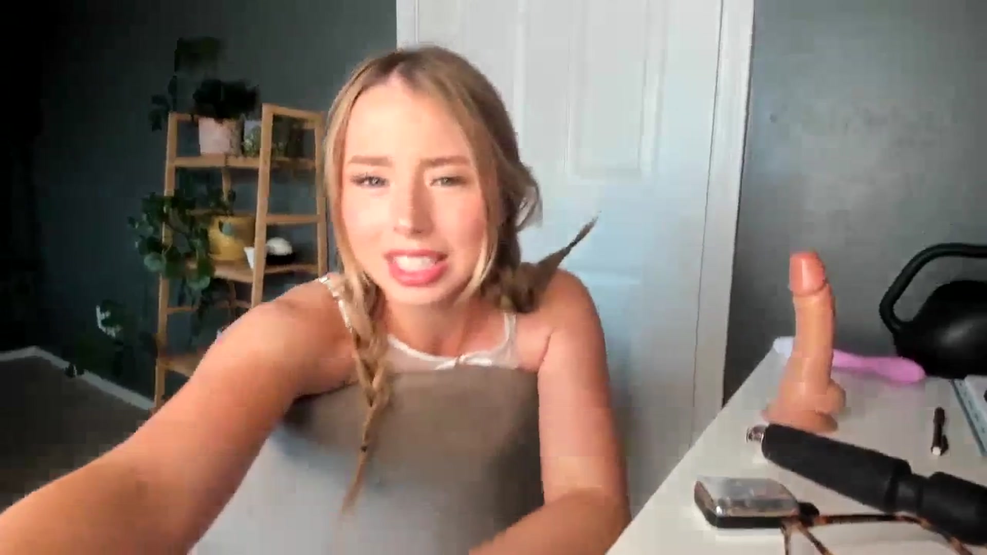 Gallery image thumbnail from Blondebootyx's myfreecams stream on, 12/08/2023, 21:26 image 8 of 20