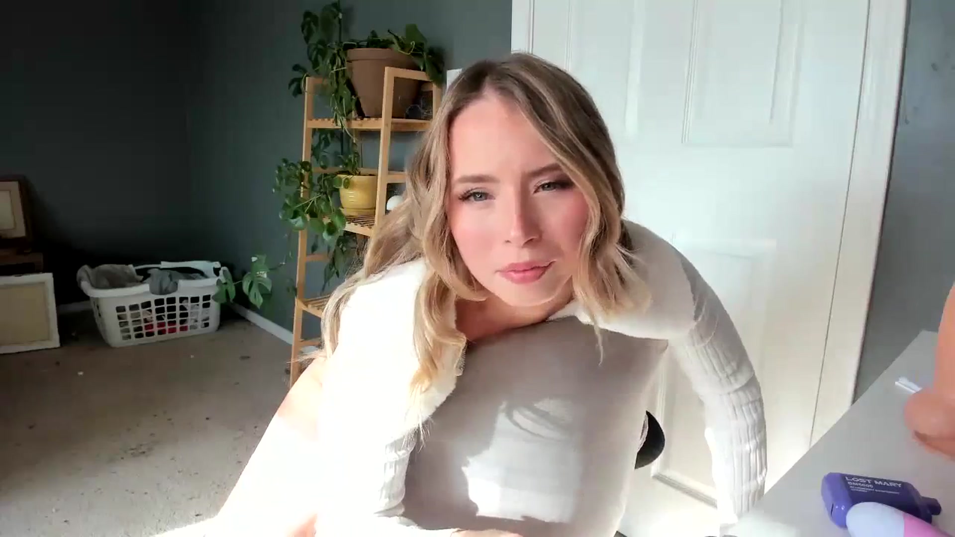 Gallery image thumbnail from Blondebootyx's myfreecams stream on, 12/24/2023, 20:50 image 20 of 20
