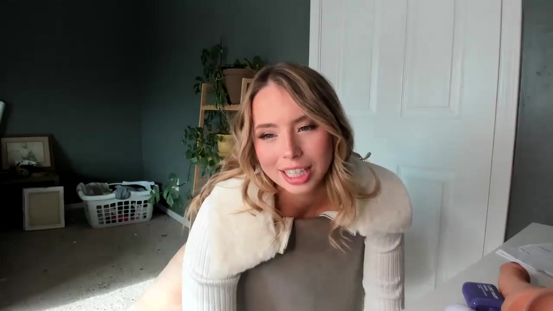 Gallery image thumbnail from Blondebootyx's myfreecams stream on, 12/24/2023, 20:50 image 6 of 20