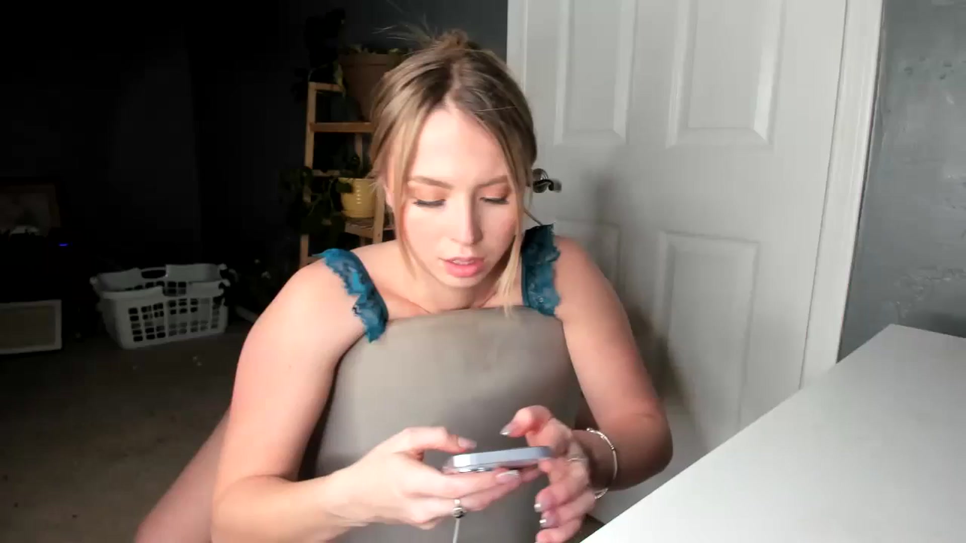Gallery image thumbnail from Blondebootyx's myfreecams stream on, 12/30/2023, 05:04 image 1 of 20