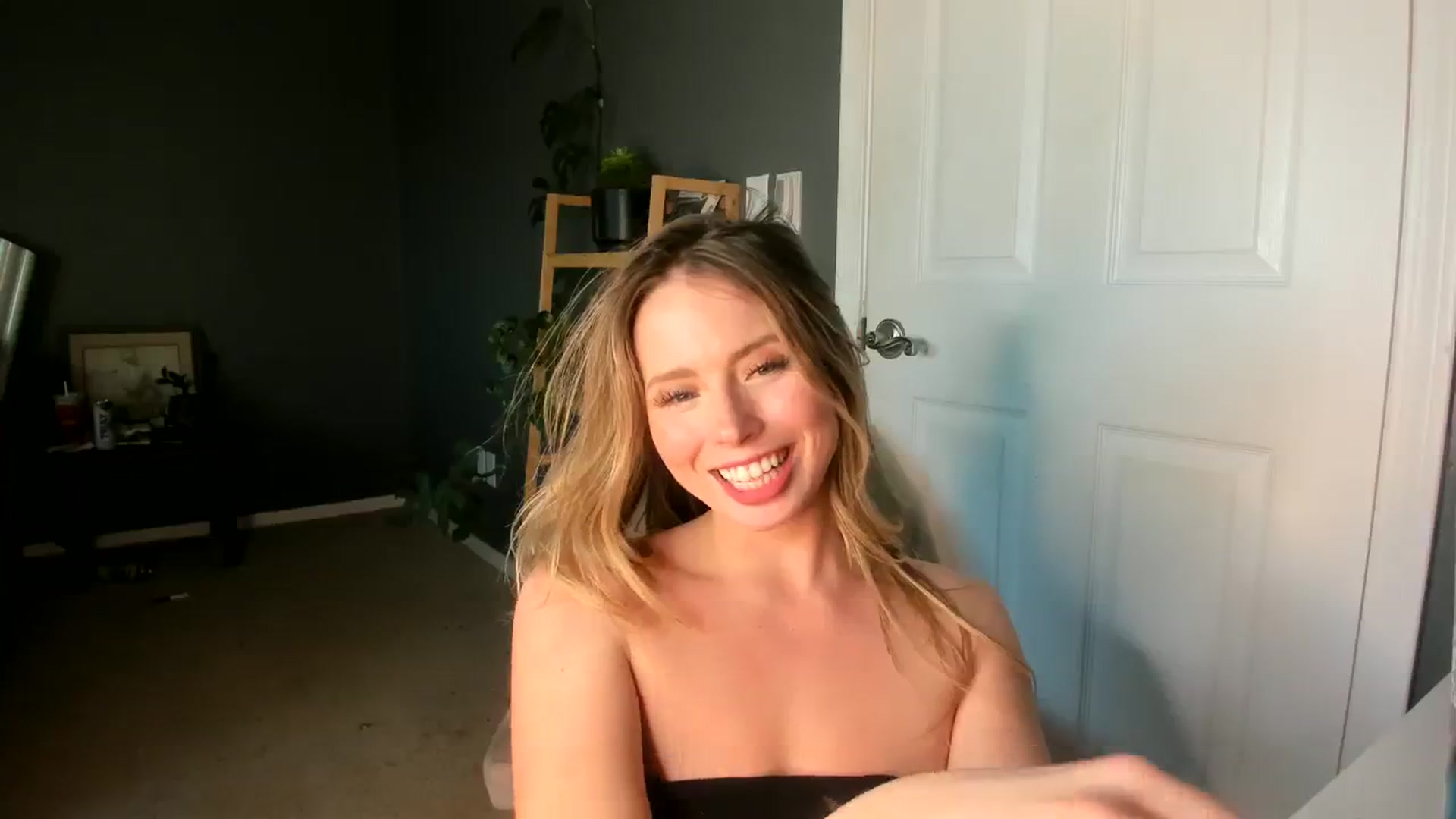 Gallery image thumbnail from Blondebootyx's myfreecams stream on, 03/28/2024, 24:33 image 18 of 20