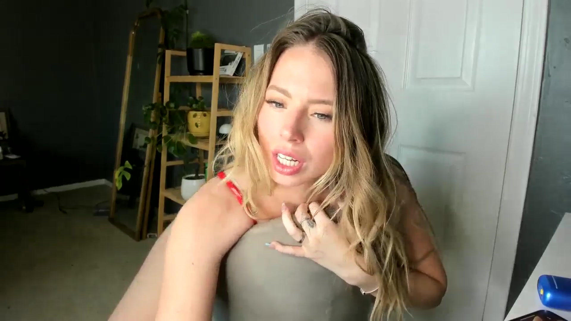 Gallery image thumbnail from Blondebootyx's myfreecams stream on, 04/21/2024, 22:24 image 15 of 20