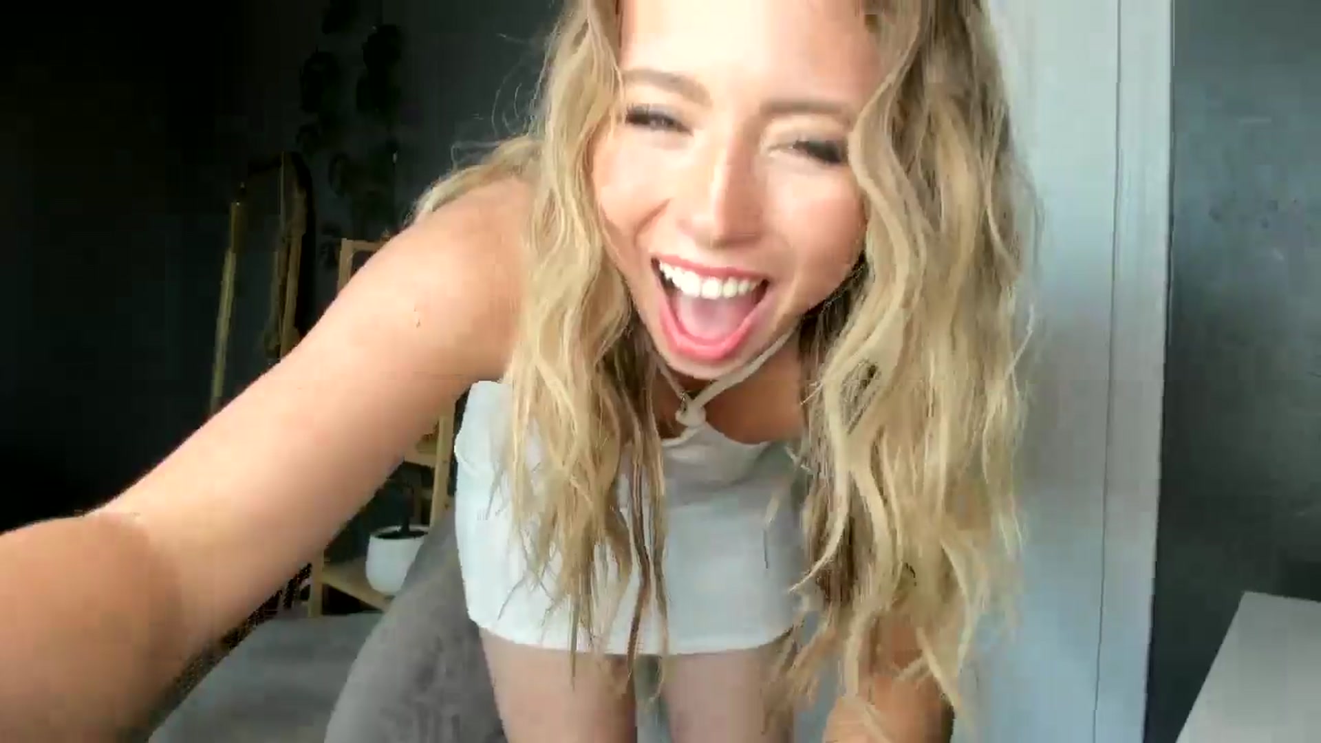 Gallery image thumbnail from Blondebootyx's myfreecams stream on, 06/21/2024, 23:38 image 19 of 20