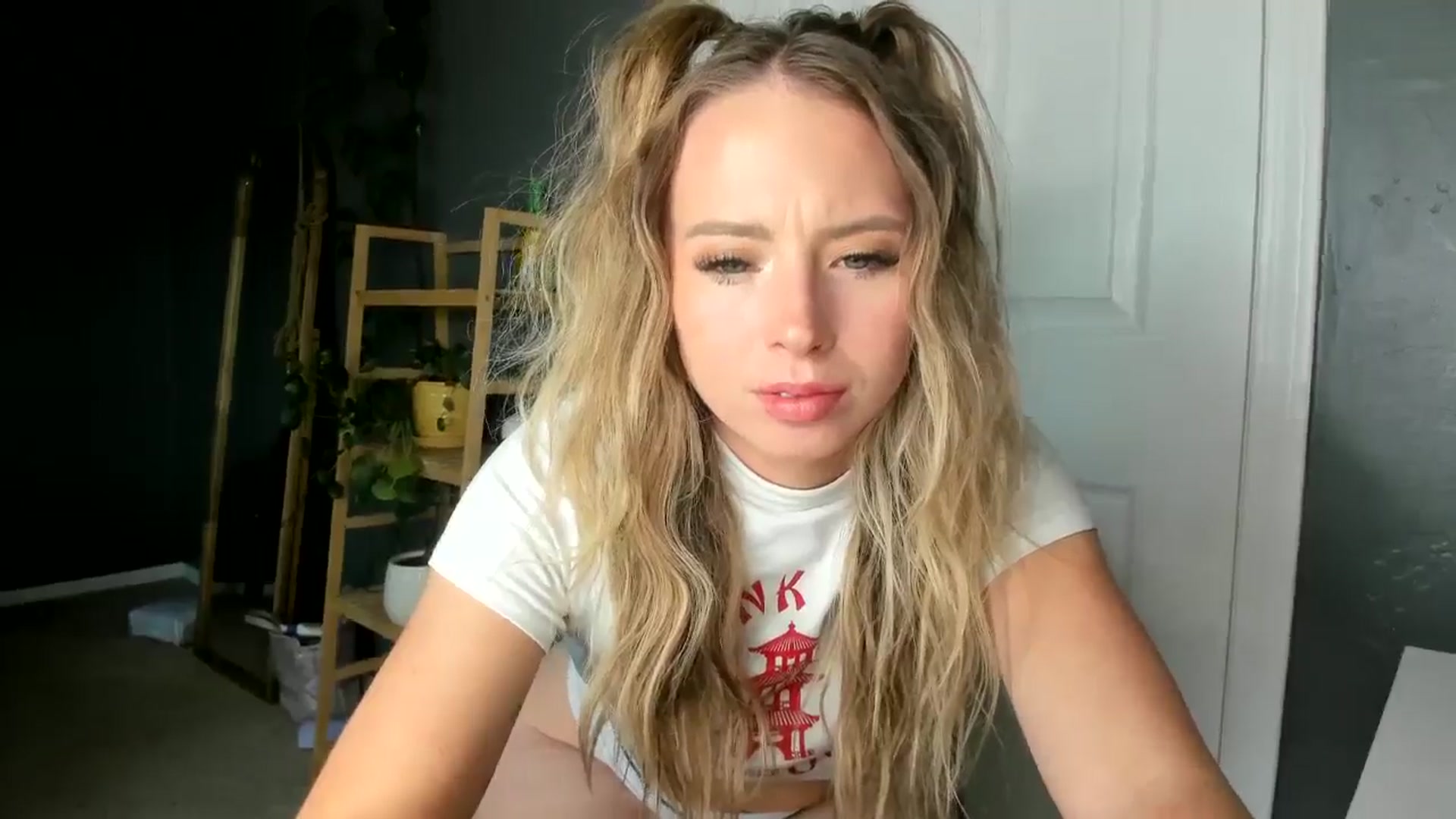 Gallery image thumbnail from Blondebootyx's myfreecams stream on, 06/28/2024, 18:54 image 5 of 20