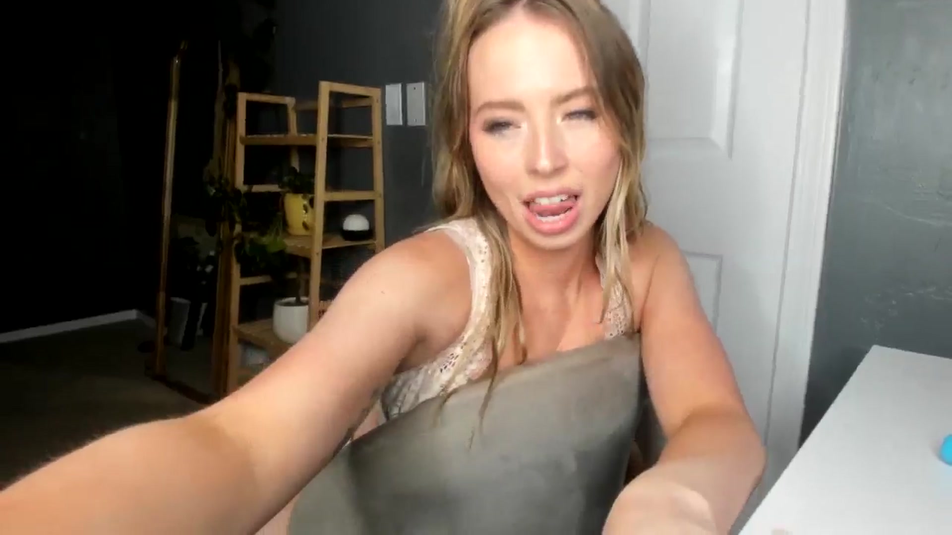 Gallery image thumbnail from Blondebootyx's myfreecams stream on, 07/15/2024, 03:16 image 16 of 20