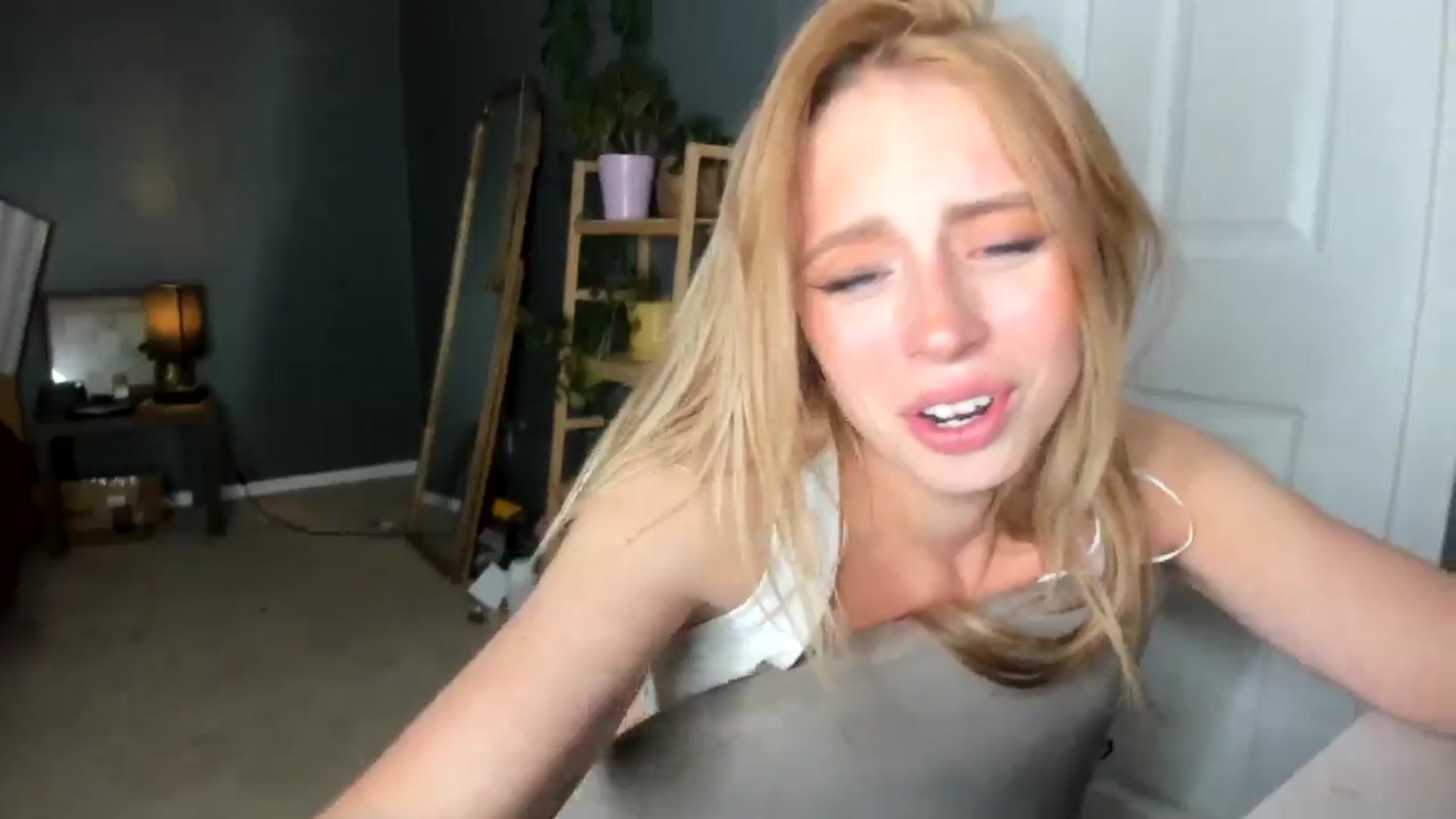 Gallery image thumbnail from Blondebootyx's myfreecams stream on, 08/31/2024, 08:04 image 15 of 20