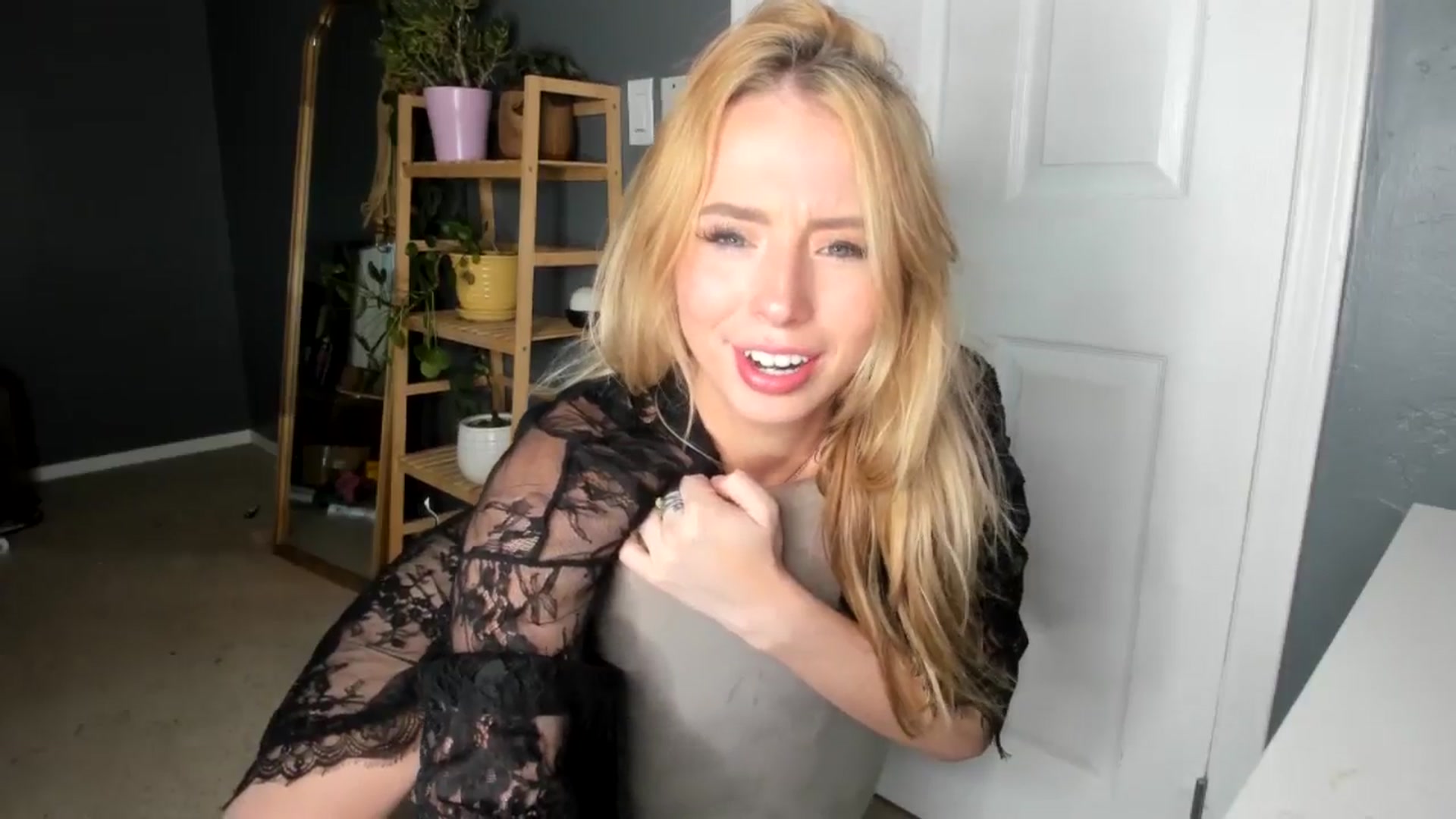 Gallery image thumbnail from Blondebootyx's myfreecams stream on, 09/30/2024, 24:18 image 16 of 20