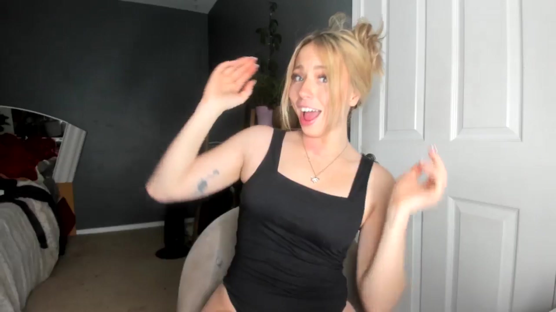 Gallery image thumbnail from Blondebootyx's myfreecams stream on, 11/21/2024, 24:54 image 5 of 20