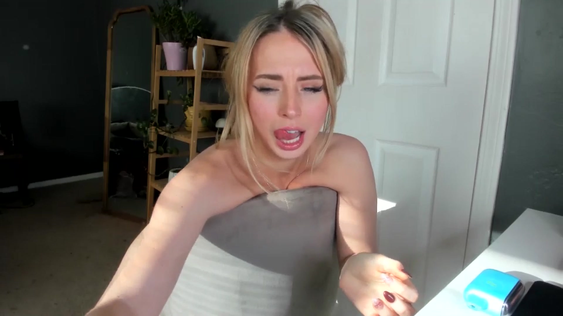 Gallery image thumbnail from Blondebootyx's myfreecams stream on, 12/13/2024, 21:10 image 19 of 20