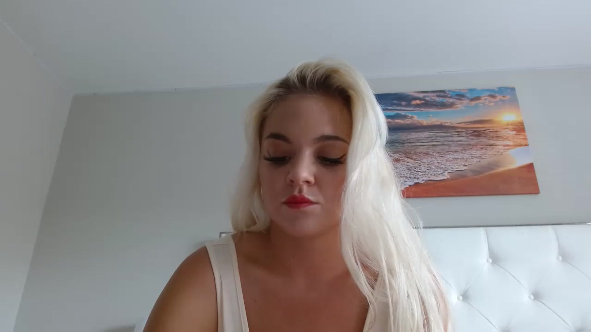 Gallery image thumbnail from Blondebunny5's myfreecams stream on, 12/04/2022, 17:10 image 2 of 20