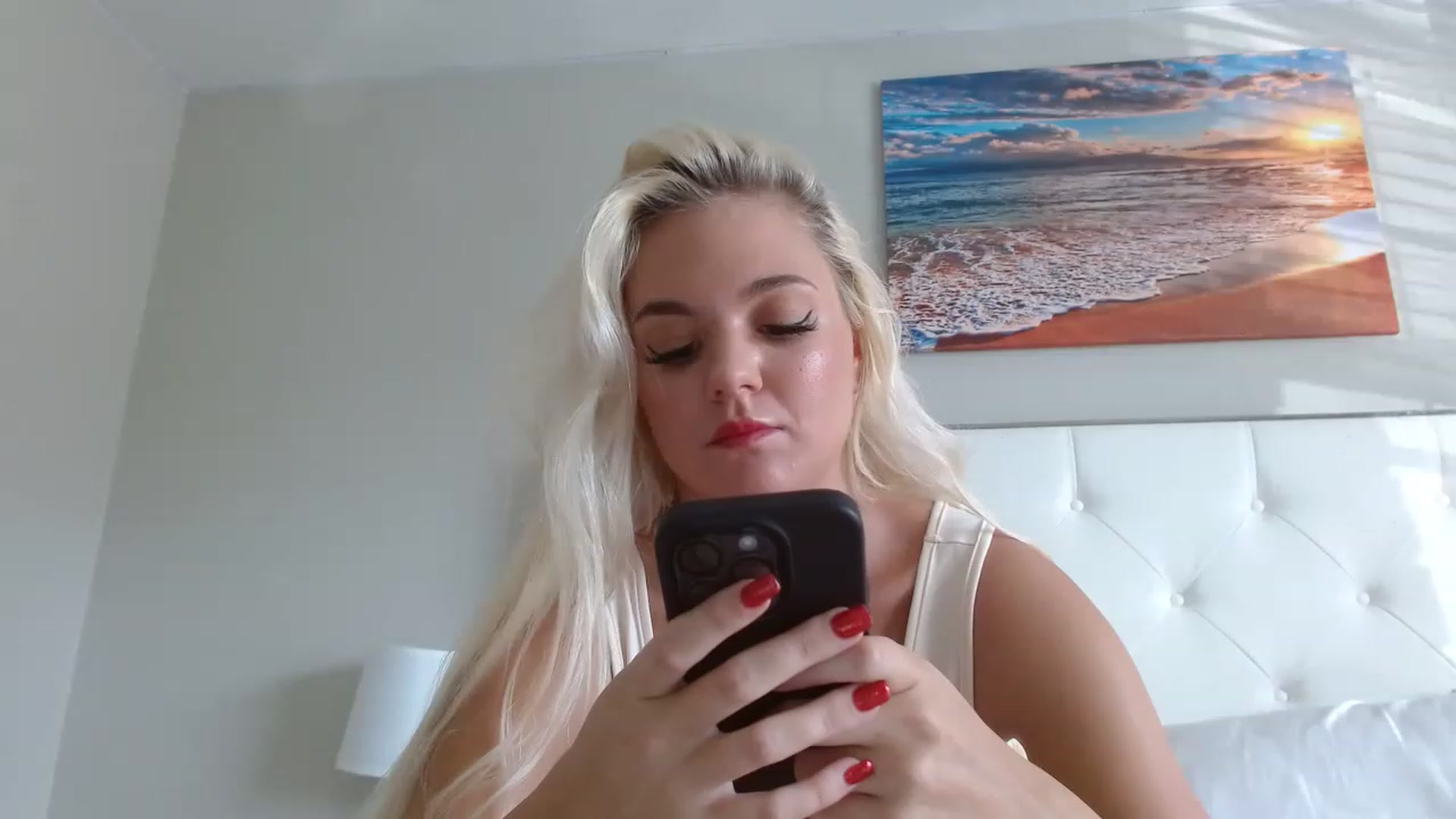 Gallery image thumbnail from Blondebunny5's myfreecams stream on, 12/04/2022, 17:10 image 8 of 20
