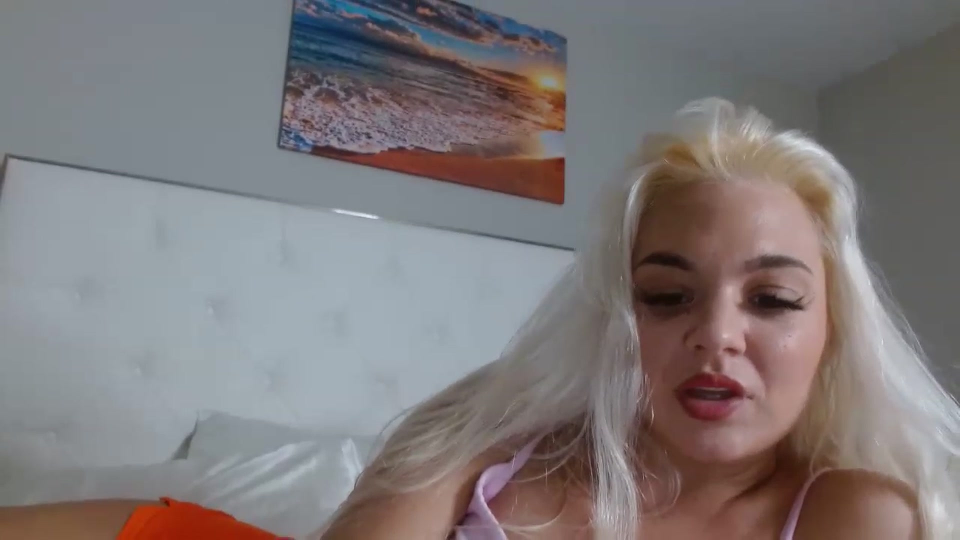 Gallery image thumbnail from Blondebunny5's myfreecams stream on, 12/17/2022, 24:04 image 10 of 20