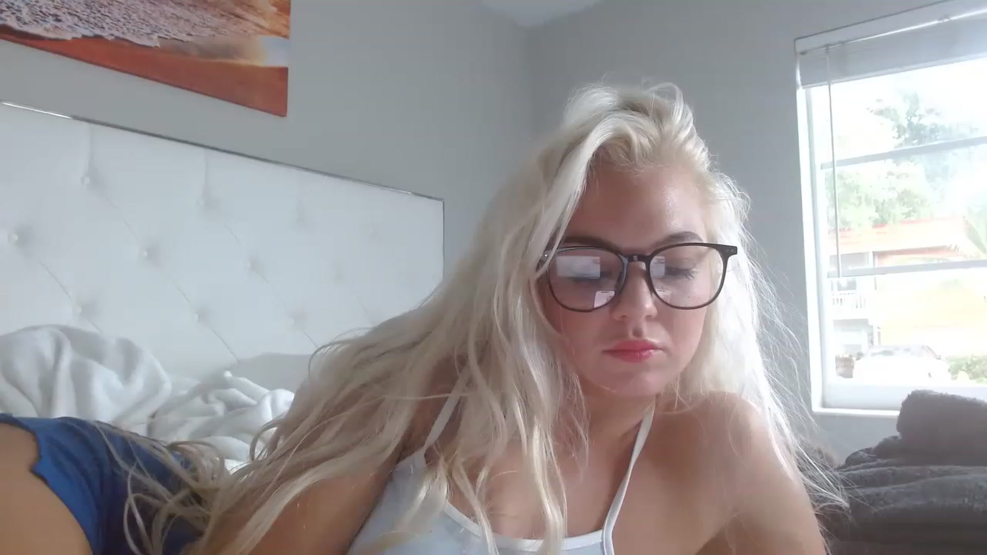 Gallery image thumbnail from Blondebunny5's myfreecams stream on, 12/18/2022, 21:43 image 7 of 20