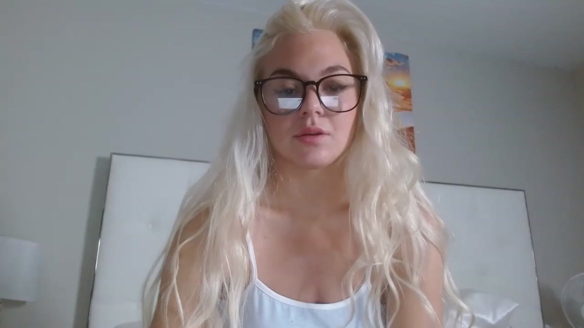 Gallery image thumbnail from Blondebunny5's myfreecams stream on, 12/18/2022, 22:50 image 9 of 20