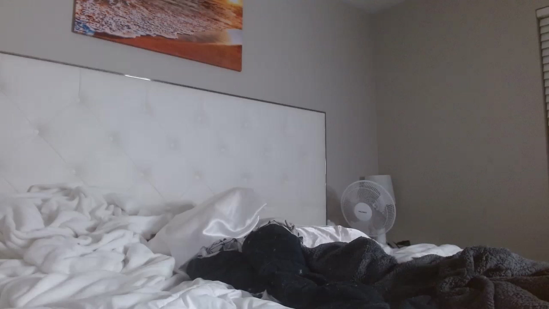 Gallery image thumbnail from Blondebunny5's myfreecams stream on, 12/19/2022, 24:37 image 6 of 20