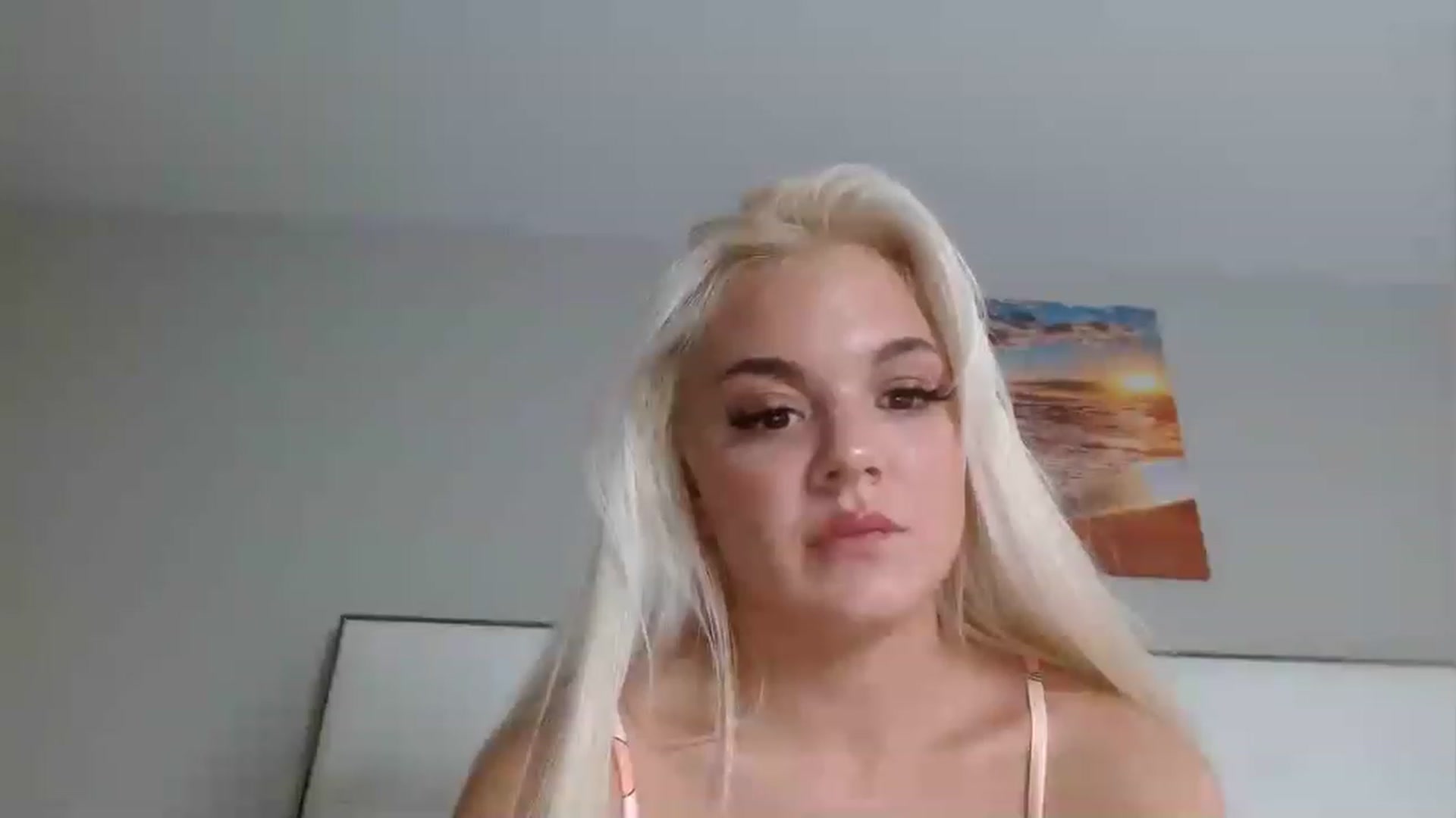 Gallery image thumbnail from Blondebunny5's myfreecams stream on, 12/21/2022, 22:26 image 16 of 20