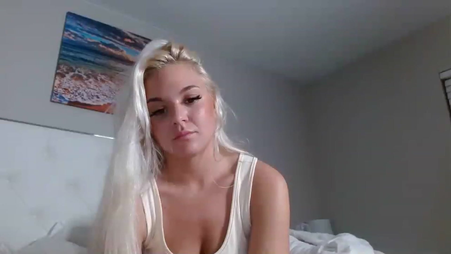 Gallery image thumbnail from Blondebunny5's myfreecams stream on, 01/03/2023, 01:41 image 20 of 20