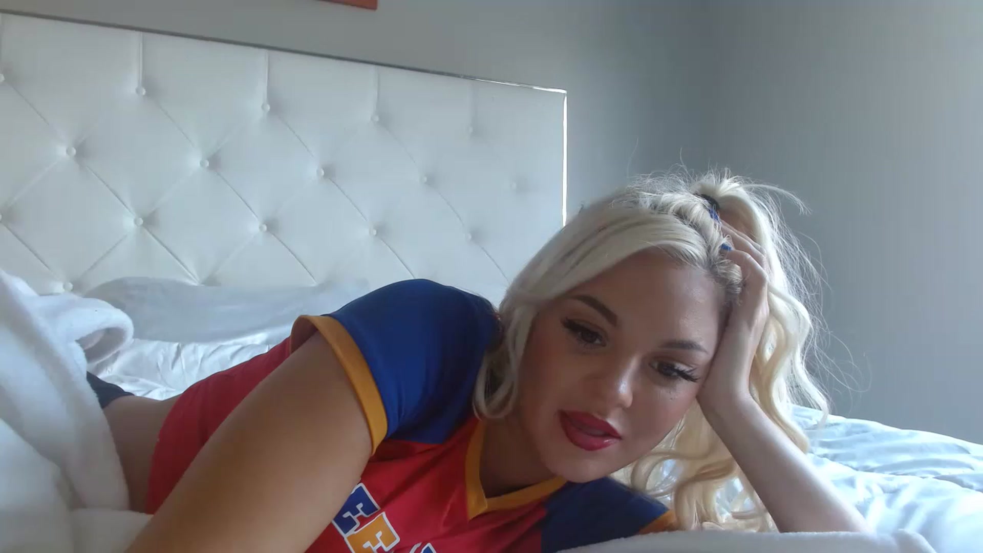 Gallery image thumbnail from Blondebunny5's myfreecams stream on, 01/19/2023, 18:22 image 18 of 20