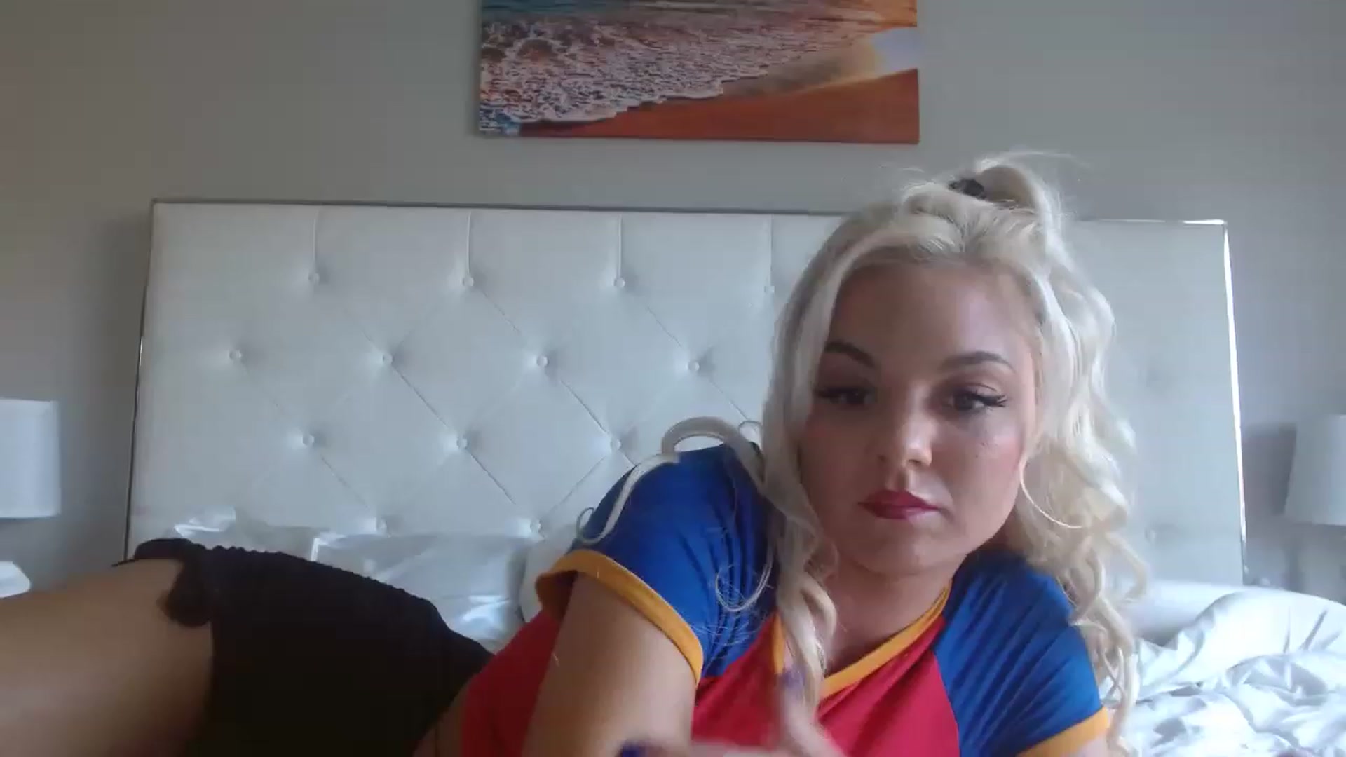 Gallery image thumbnail from Blondebunny5's myfreecams stream on, 01/19/2023, 19:07 image 6 of 20