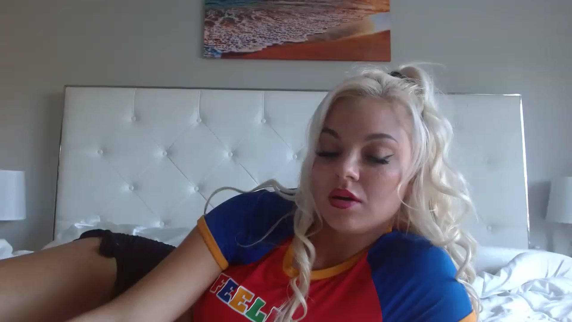 Gallery image thumbnail from Blondebunny5's myfreecams stream on, 01/19/2023, 19:07 image 7 of 20