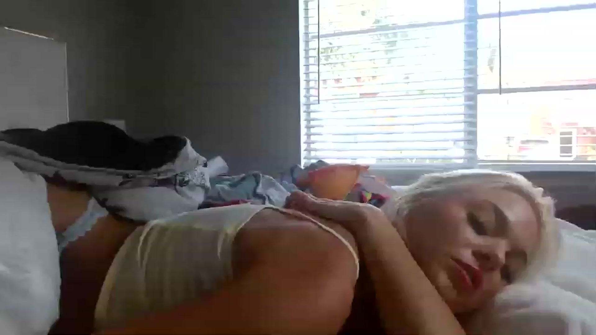 Gallery image thumbnail from Blondebunny5's myfreecams stream on, 01/22/2023, 21:10 image 4 of 20