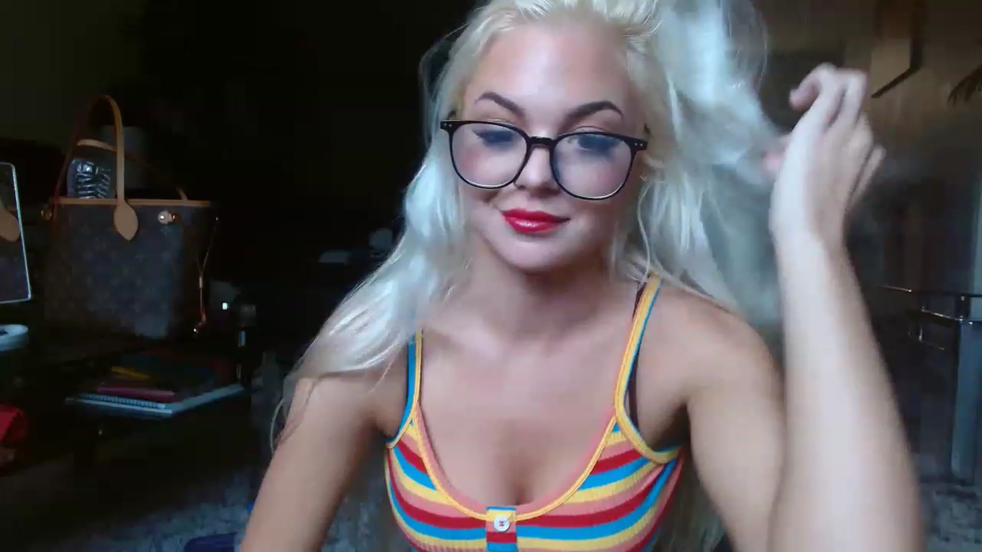 Gallery image thumbnail from Blondebunny5's myfreecams stream on, 02/18/2023, 21:11 image 8 of 20