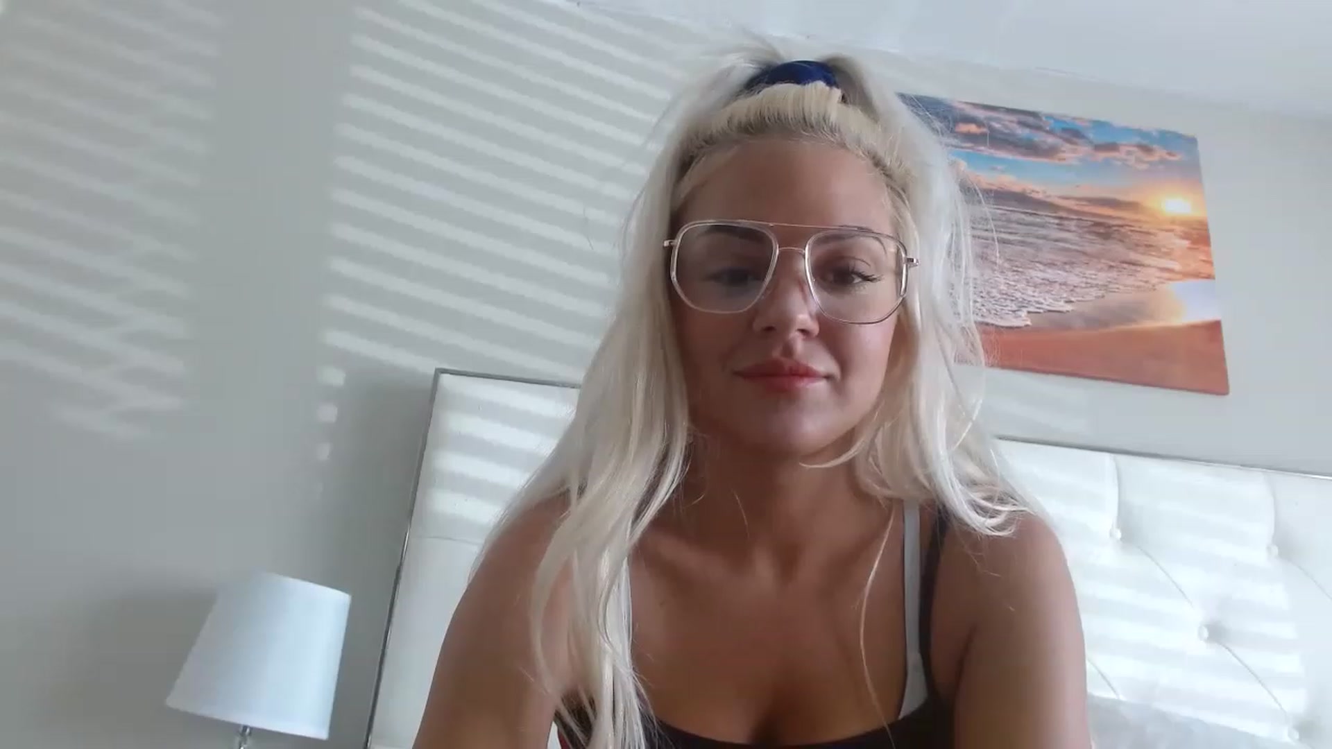 Gallery image thumbnail from Blondebunny5's myfreecams stream on, 03/09/2023, 16:01 image 13 of 20