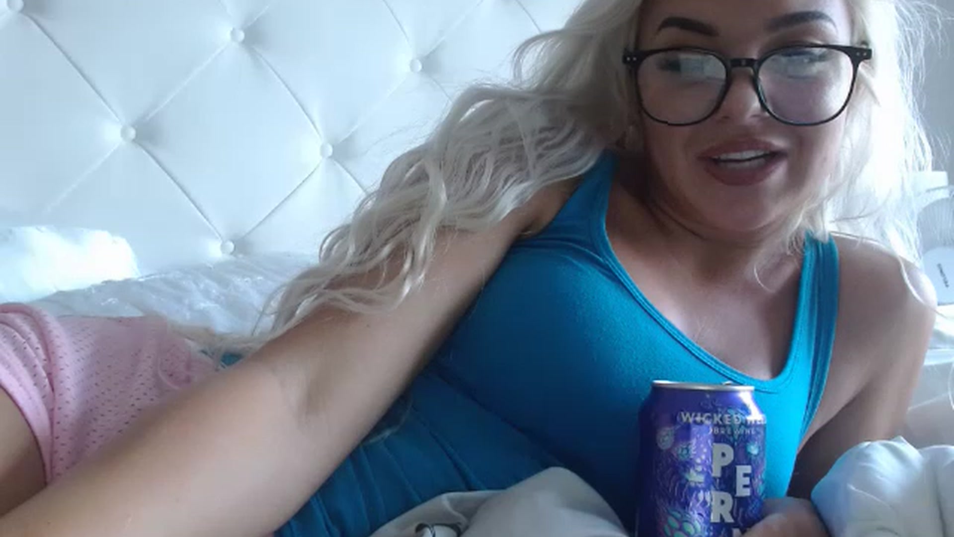Gallery image thumbnail from Blondebunny5's myfreecams stream on, 03/10/2023, 17:57 image 15 of 20