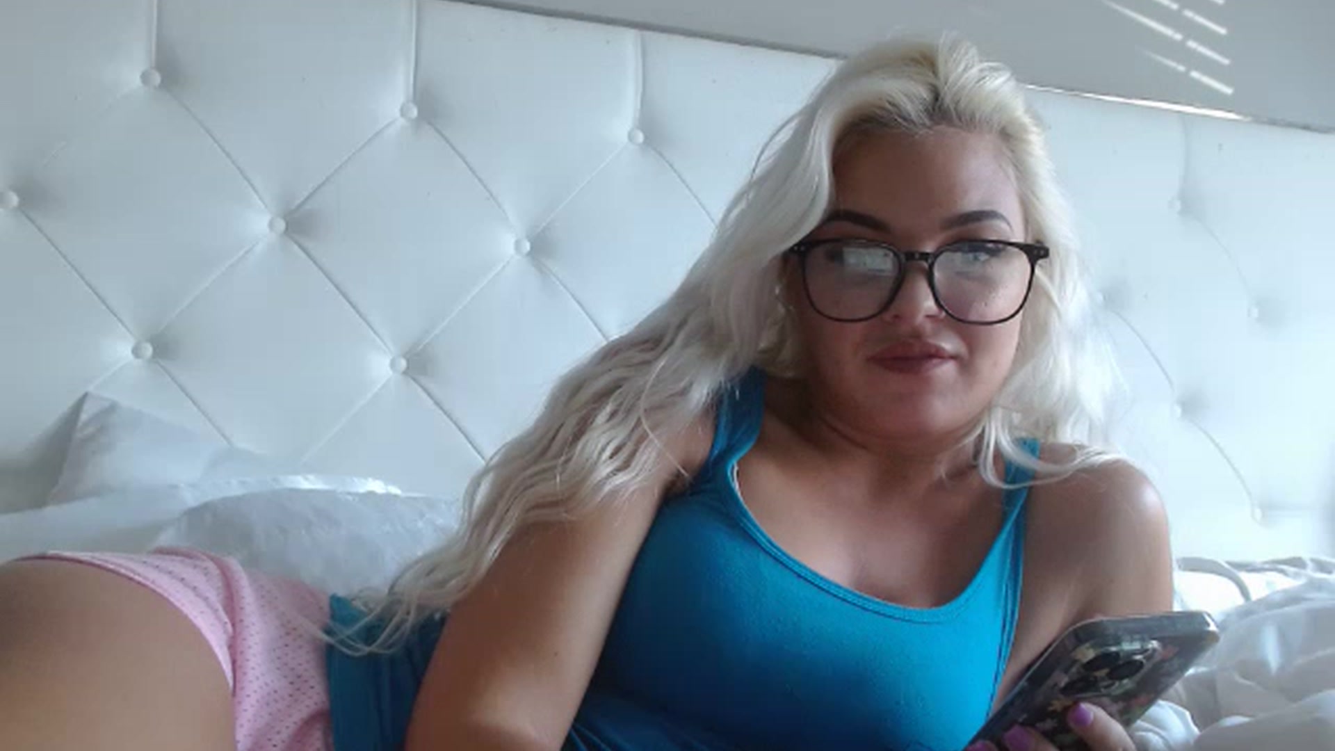 Gallery image thumbnail from Blondebunny5's myfreecams stream on, 03/10/2023, 17:57 image 6 of 20