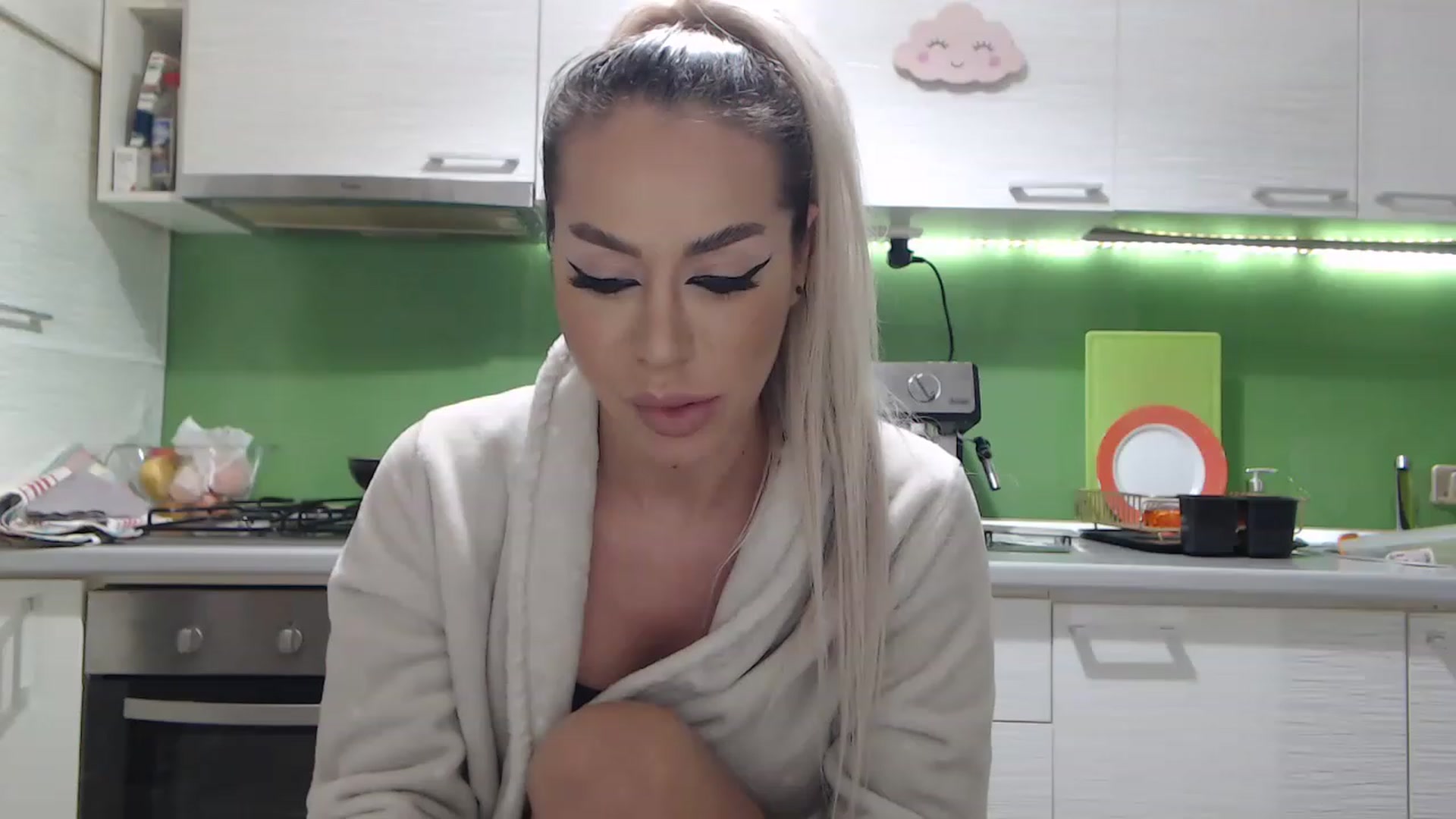 Gallery image thumbnail from BlondeeFairy's myfreecams stream on, 12/05/2022, 20:58 image 18 of 20