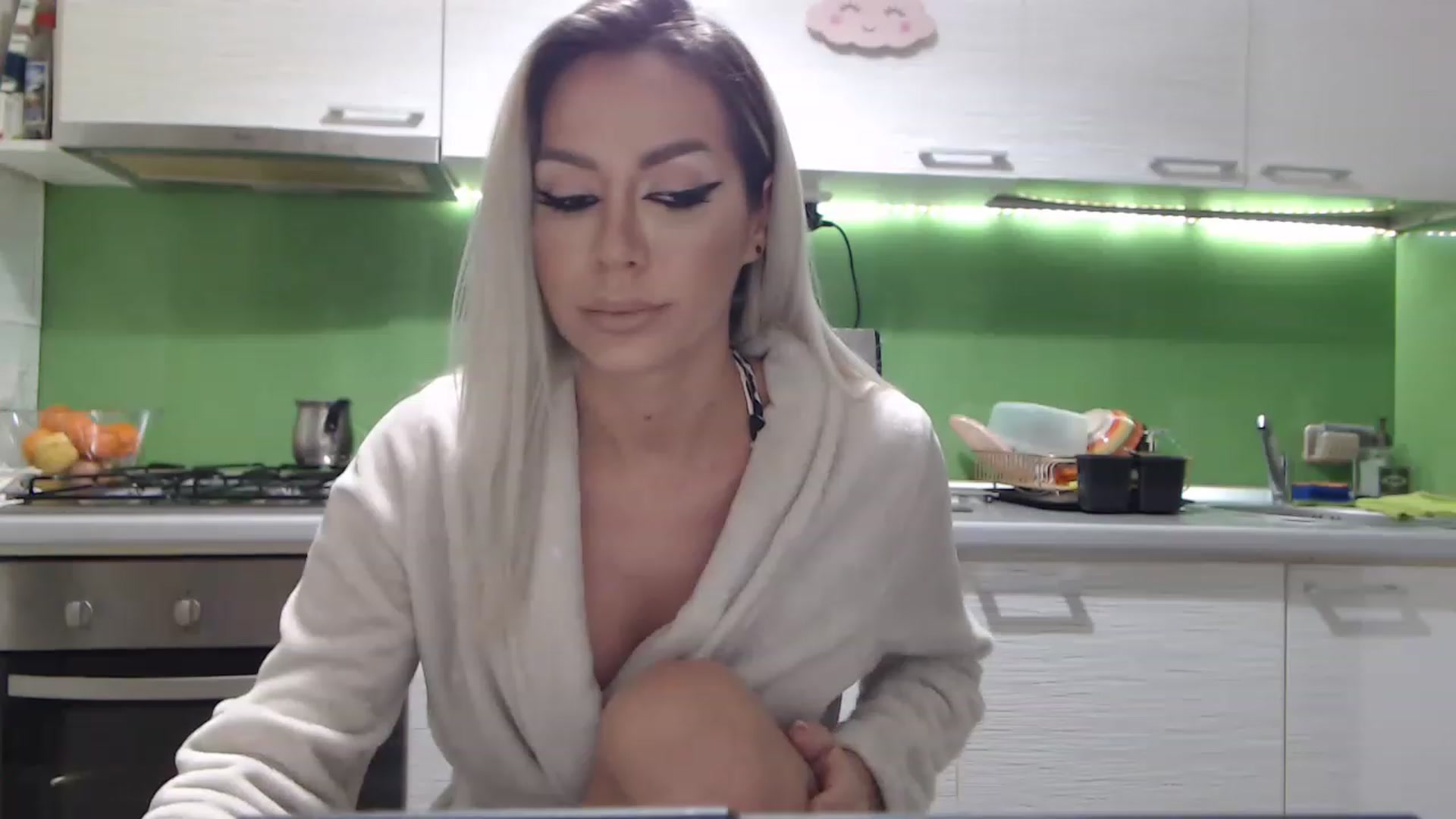 Gallery image thumbnail from BlondeeFairy's myfreecams stream on, 12/08/2022, 21:01 image 14 of 20