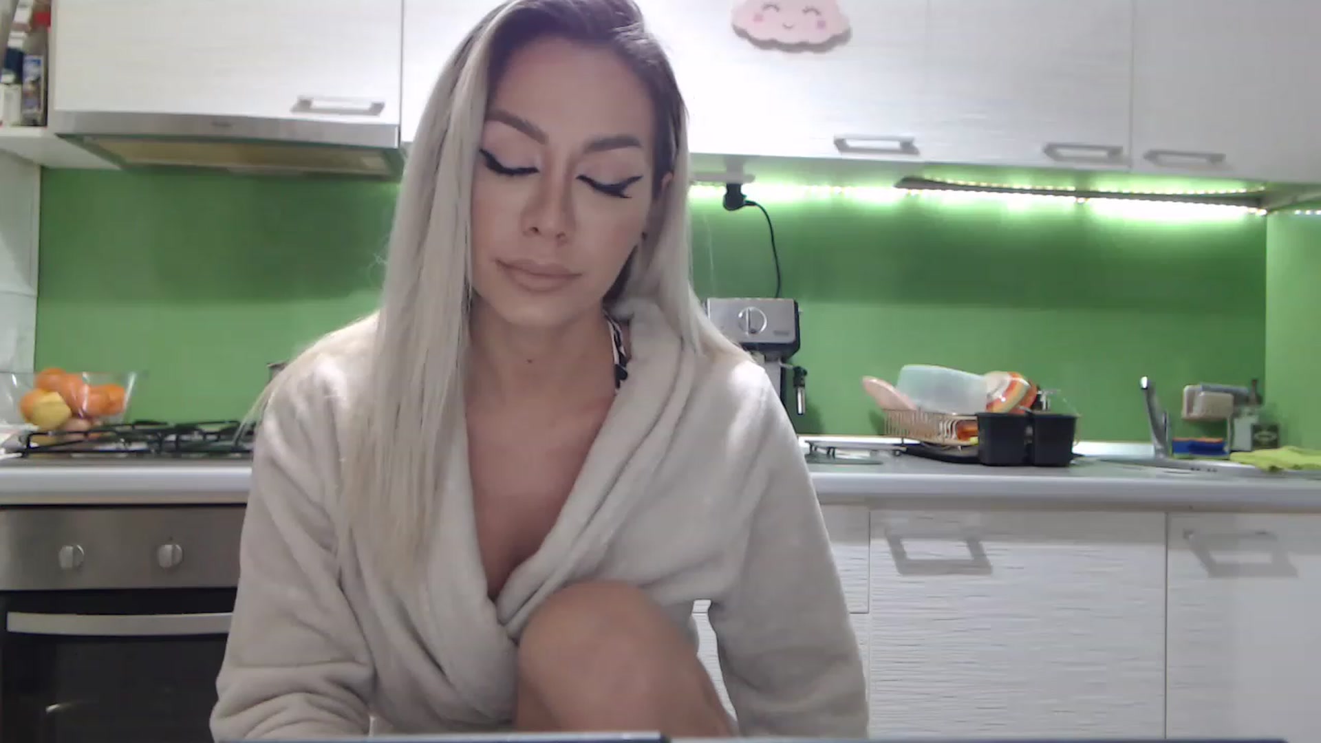 Gallery image thumbnail from BlondeeFairy's myfreecams stream on, 12/08/2022, 21:01 image 13 of 20