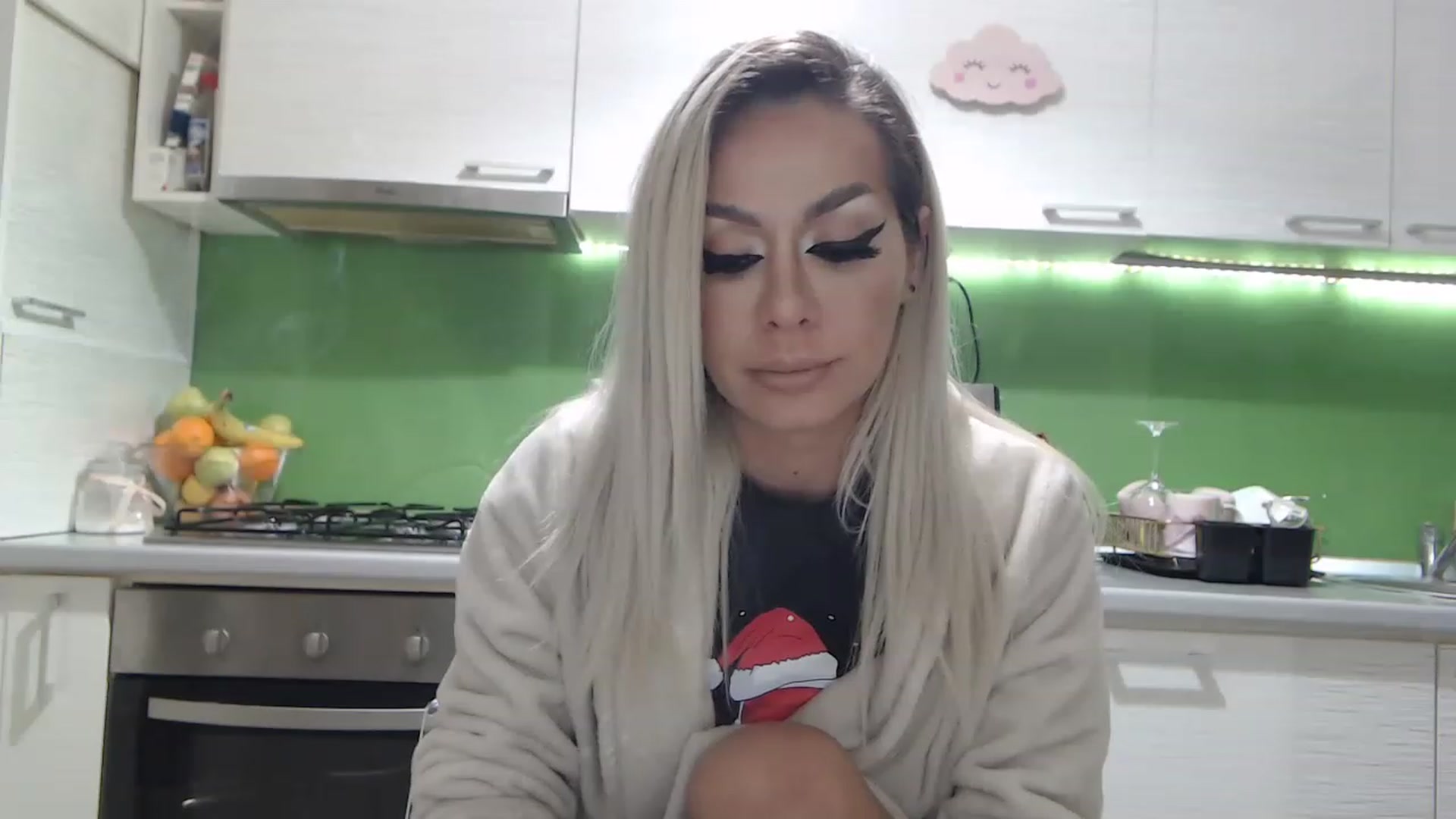 Gallery image thumbnail from BlondeeFairy's myfreecams stream on, 12/12/2022, 21:17 image 19 of 20