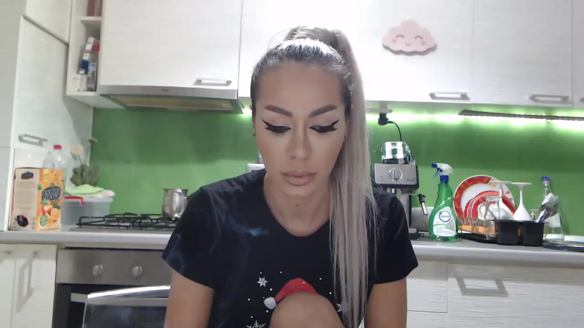 Gallery image thumbnail from BlondeeFairy's myfreecams stream on, 12/27/2022, 19:57 image 18 of 20