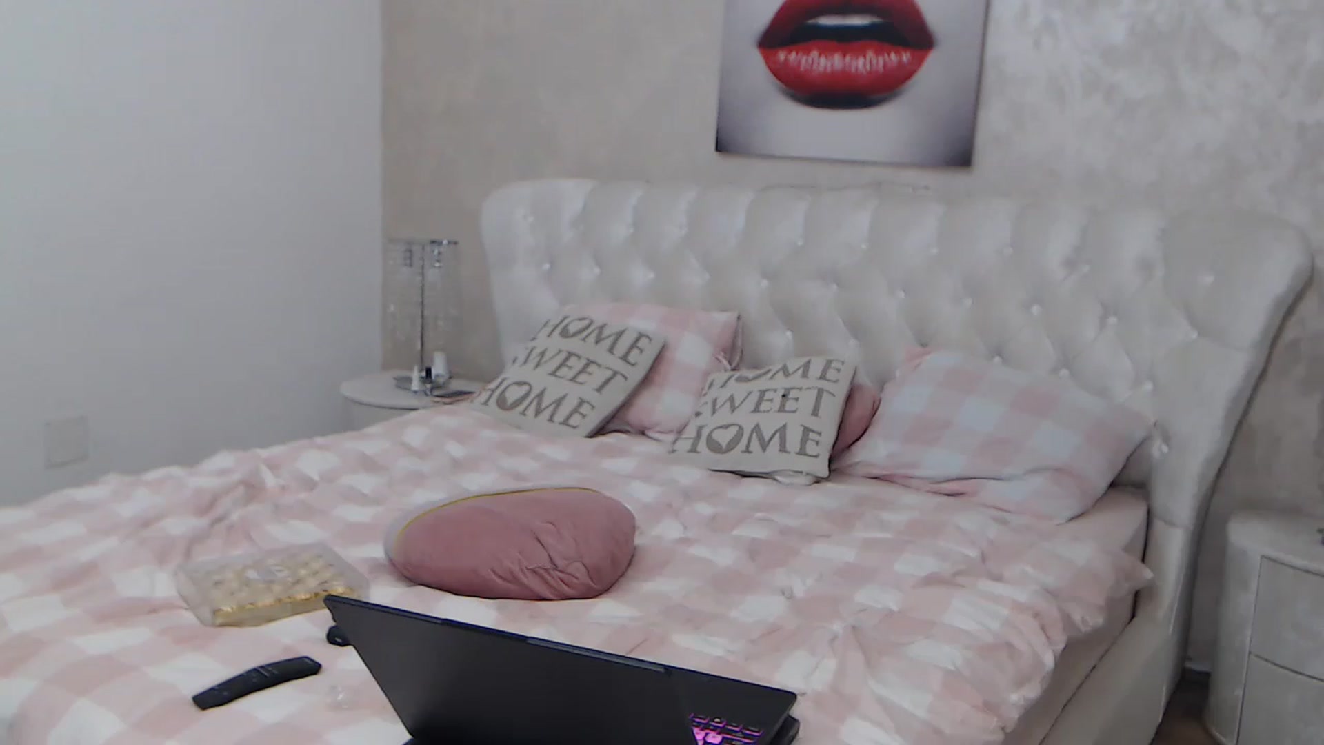 Gallery image thumbnail from BlondeeFairy's myfreecams stream on, 12/28/2022, 20:47 image 10 of 20