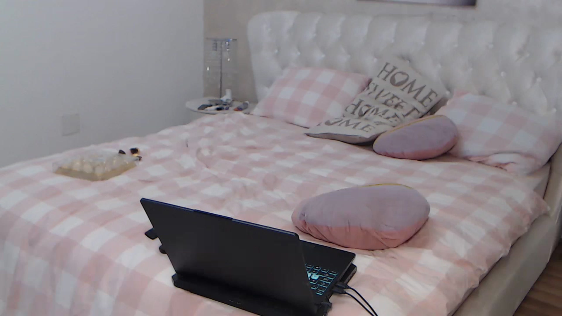 Gallery image thumbnail from BlondeeFairy's myfreecams stream on, 12/30/2022, 19:51 image 14 of 20