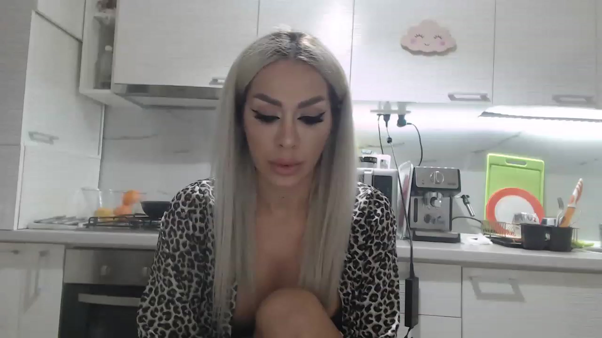 Gallery image thumbnail from BlondeeFairy's myfreecams stream on, 02/06/2023, 21:18 image 12 of 20
