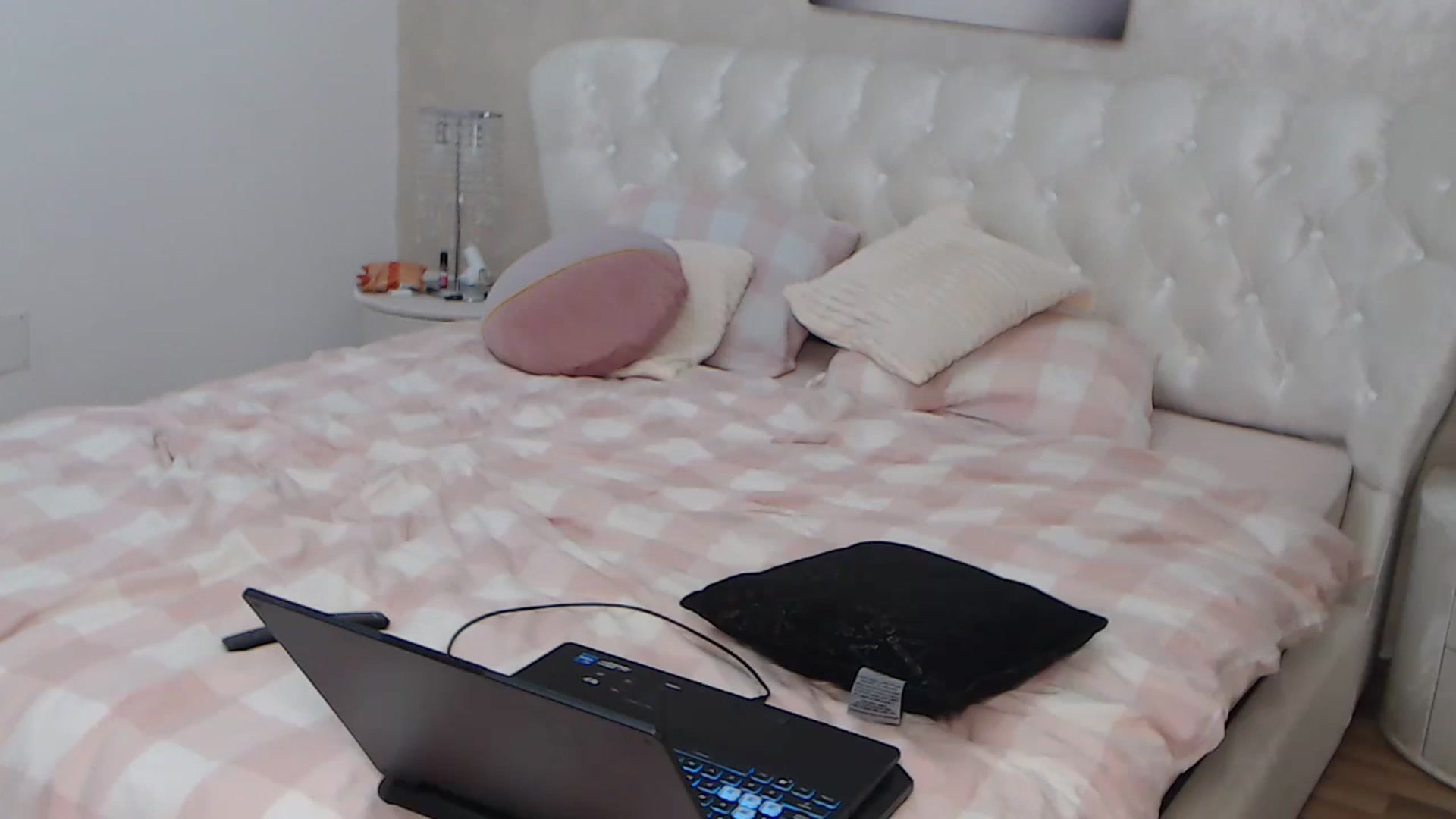 Gallery image thumbnail from BlondeeFairy's myfreecams stream on, 02/18/2023, 20:51 image 18 of 20