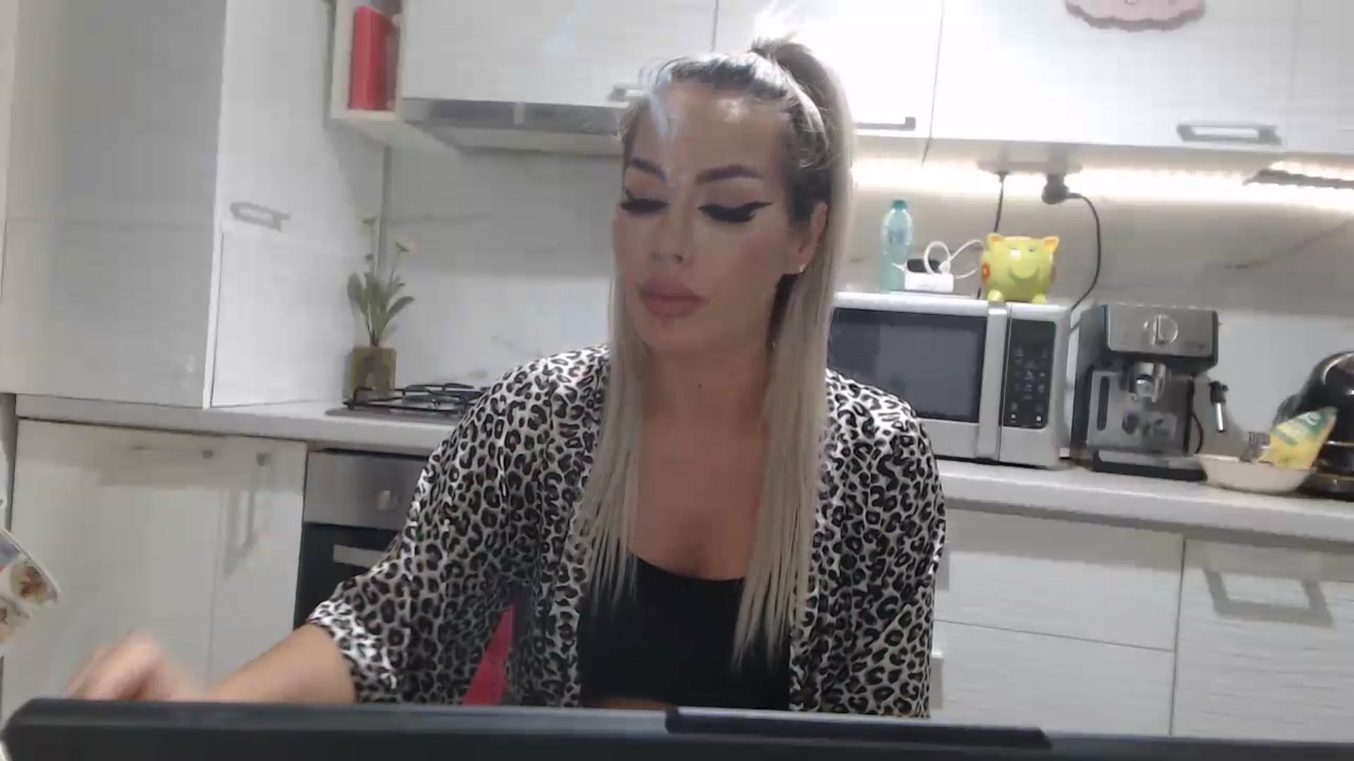 Gallery image thumbnail from BlondeeFairy's myfreecams stream on, 07/17/2023, 20:25 image 14 of 20