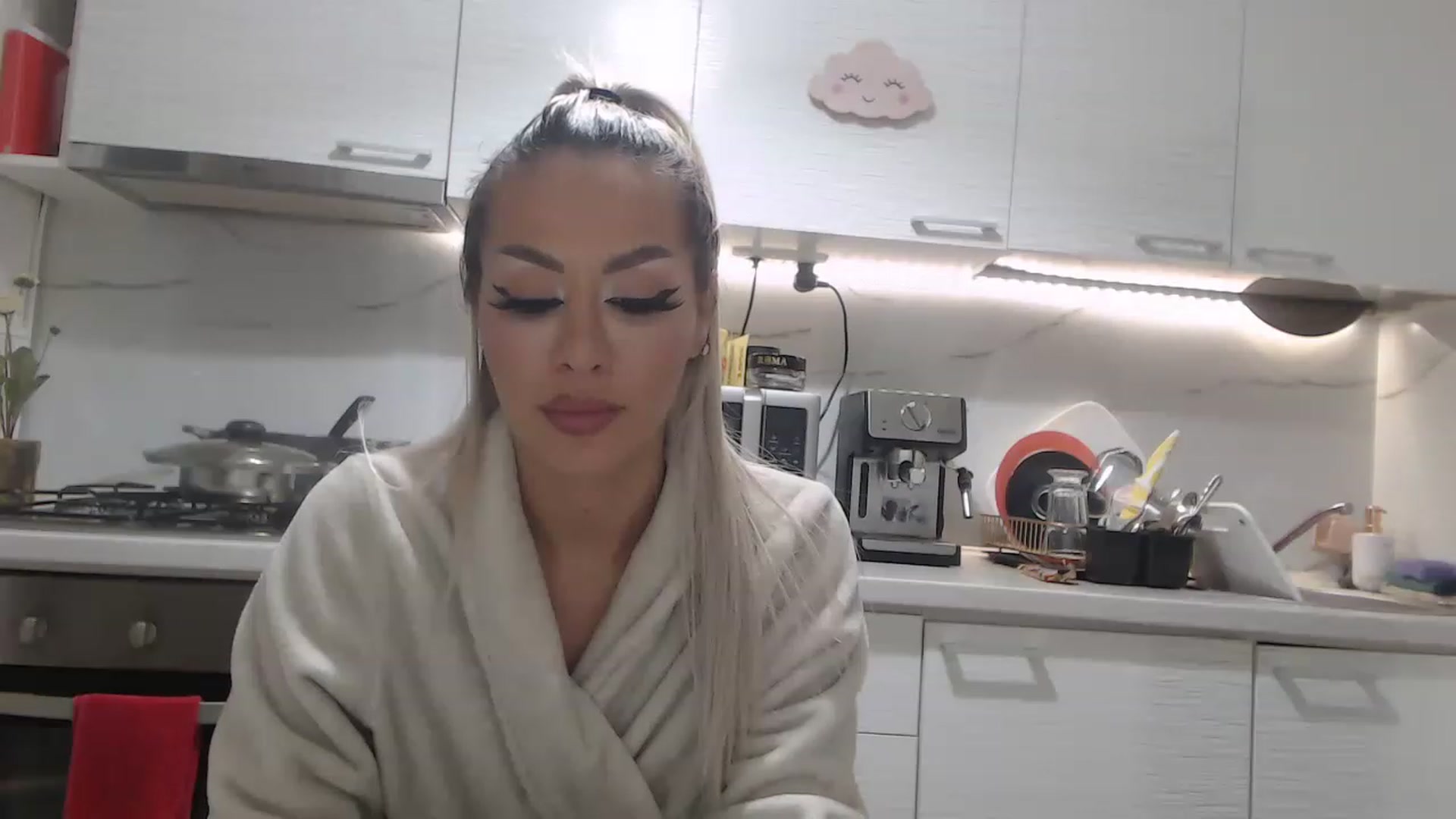 Gallery image thumbnail from BlondeeFairy's myfreecams stream on, 08/08/2023, 19:58 image 18 of 20