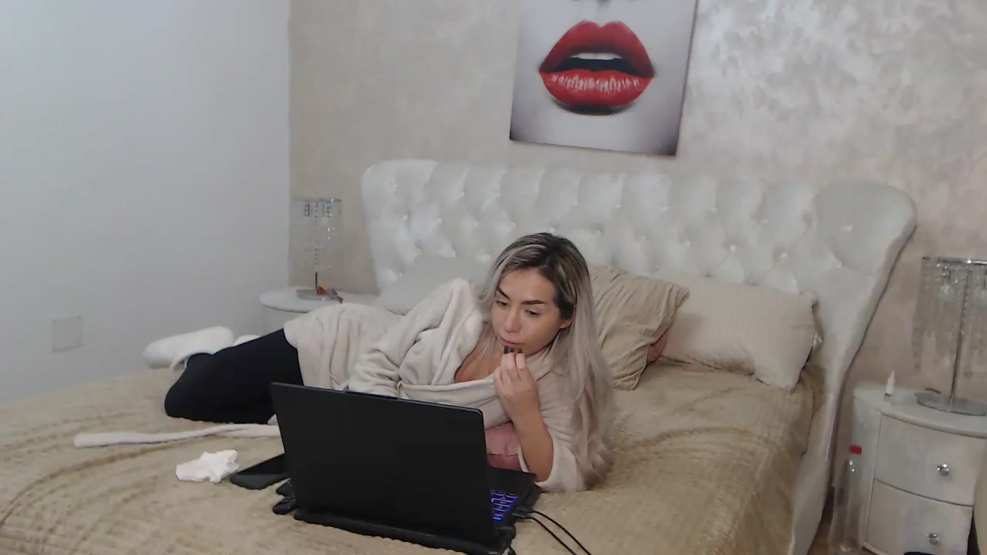 Gallery image thumbnail from BlondeeFairy's myfreecams stream on, 12/07/2023, 21:27 image 14 of 20