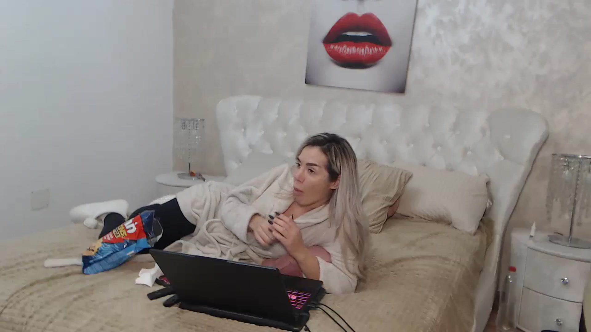 Gallery image thumbnail from BlondeeFairy's myfreecams stream on, 12/07/2023, 21:27 image 12 of 20