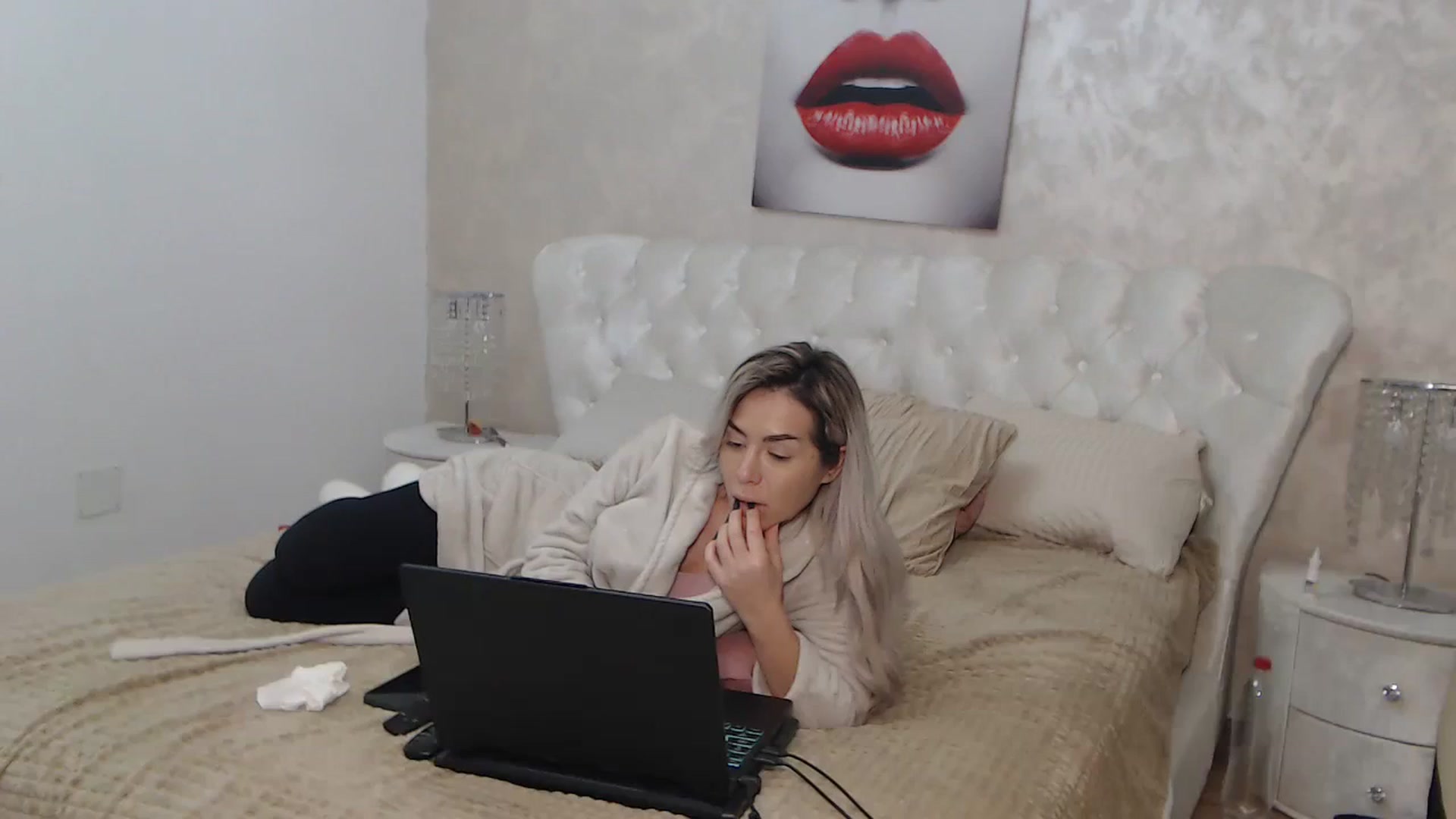 Gallery image thumbnail from BlondeeFairy's myfreecams stream on, 12/07/2023, 21:27 image 18 of 20