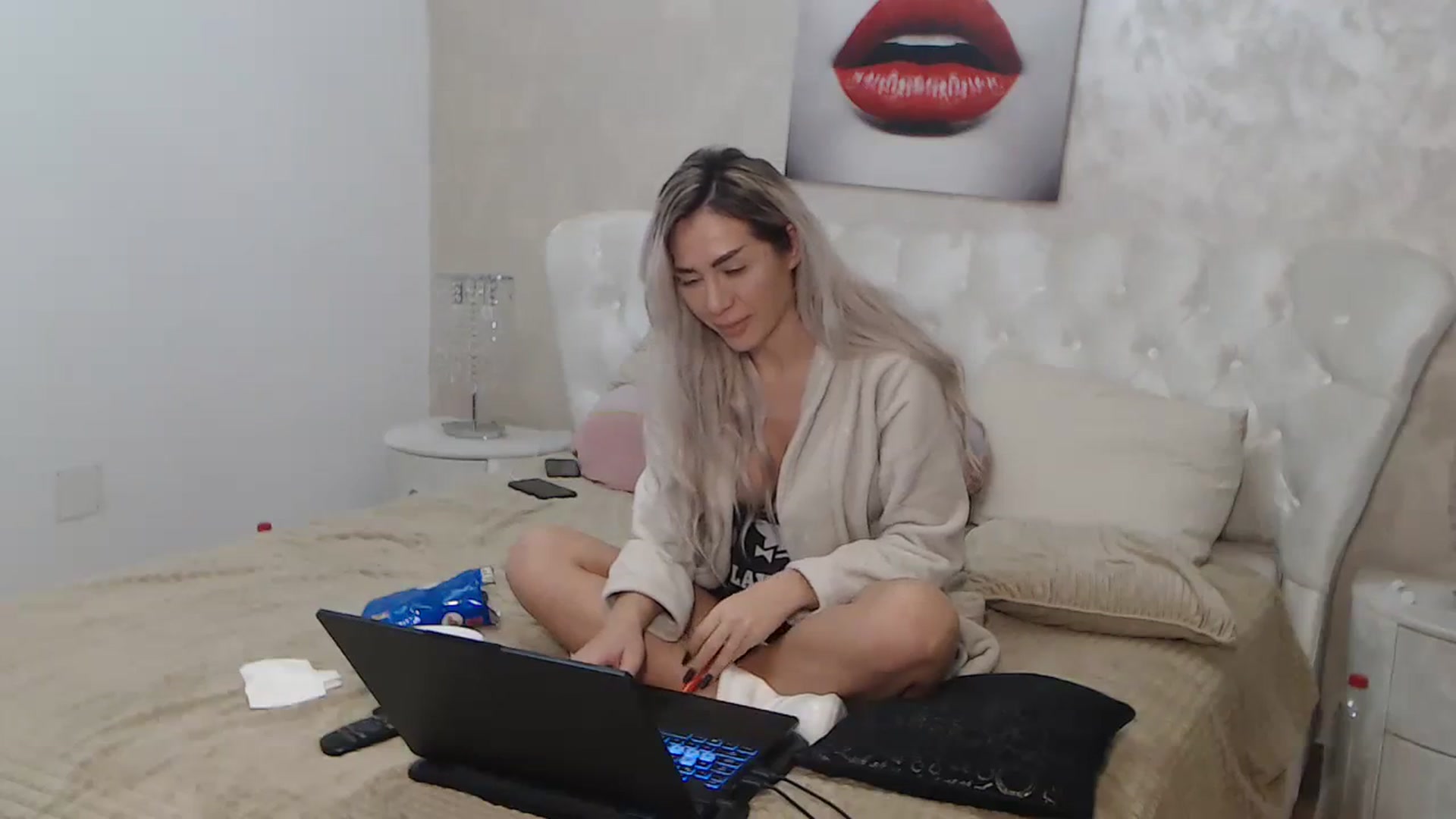 Gallery image thumbnail from BlondeeFairy's myfreecams stream on, 12/08/2023, 21:33 image 16 of 20