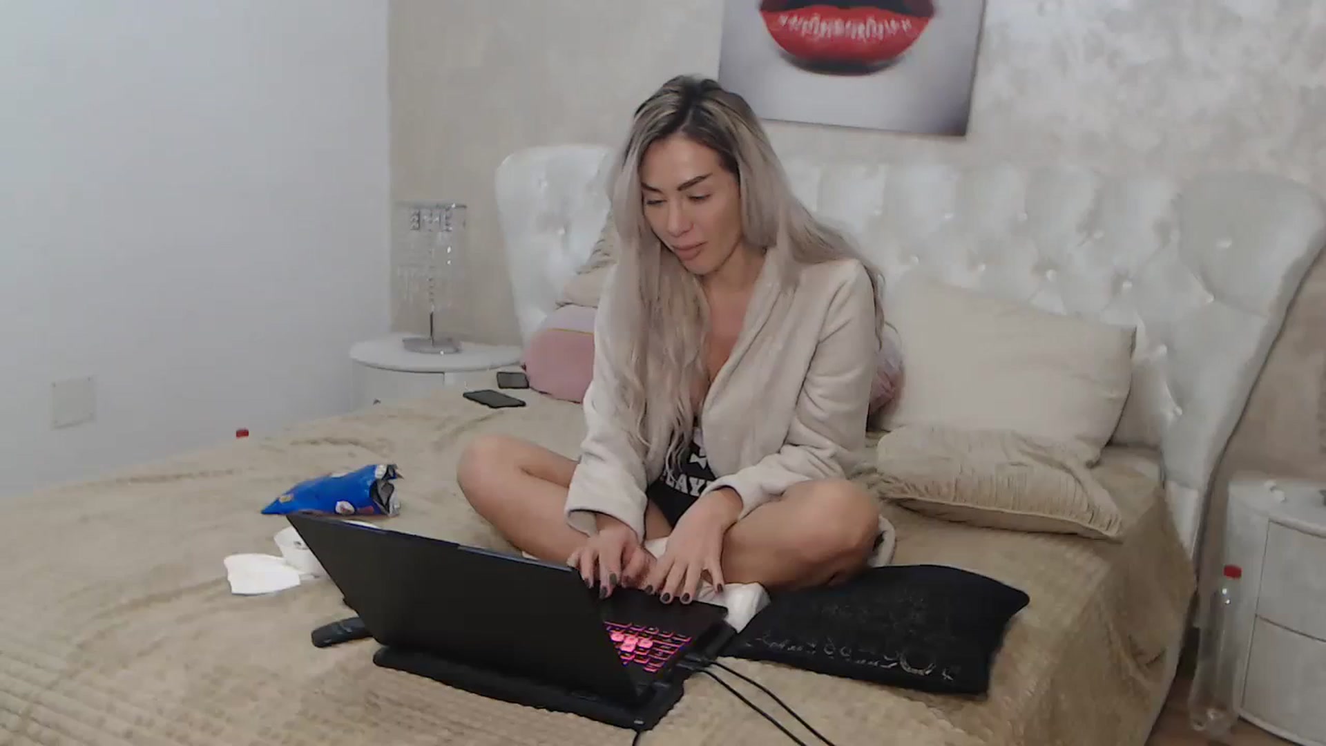 Gallery image thumbnail from BlondeeFairy's myfreecams stream on, 12/08/2023, 21:33 image 5 of 20