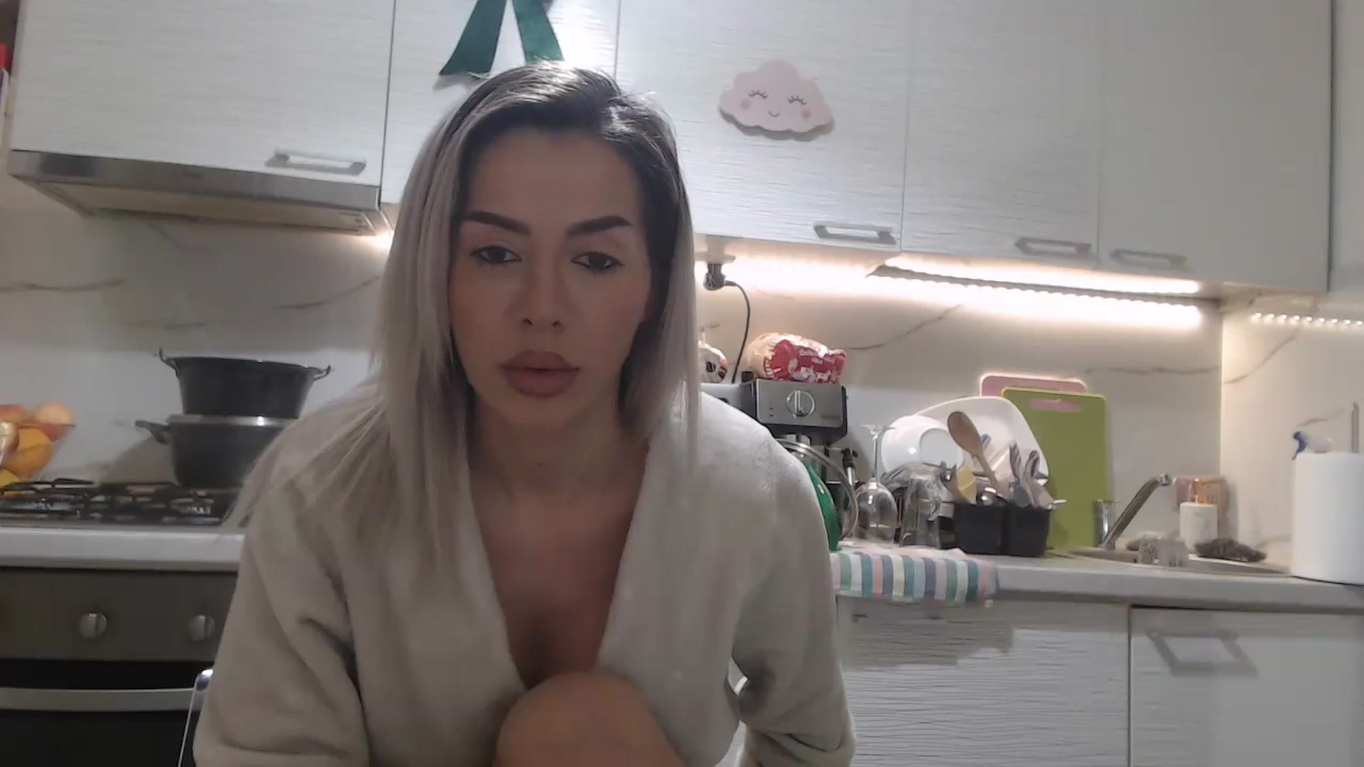 Gallery image thumbnail from BlondeeFairy's myfreecams stream on, 12/22/2023, 20:26 image 10 of 20