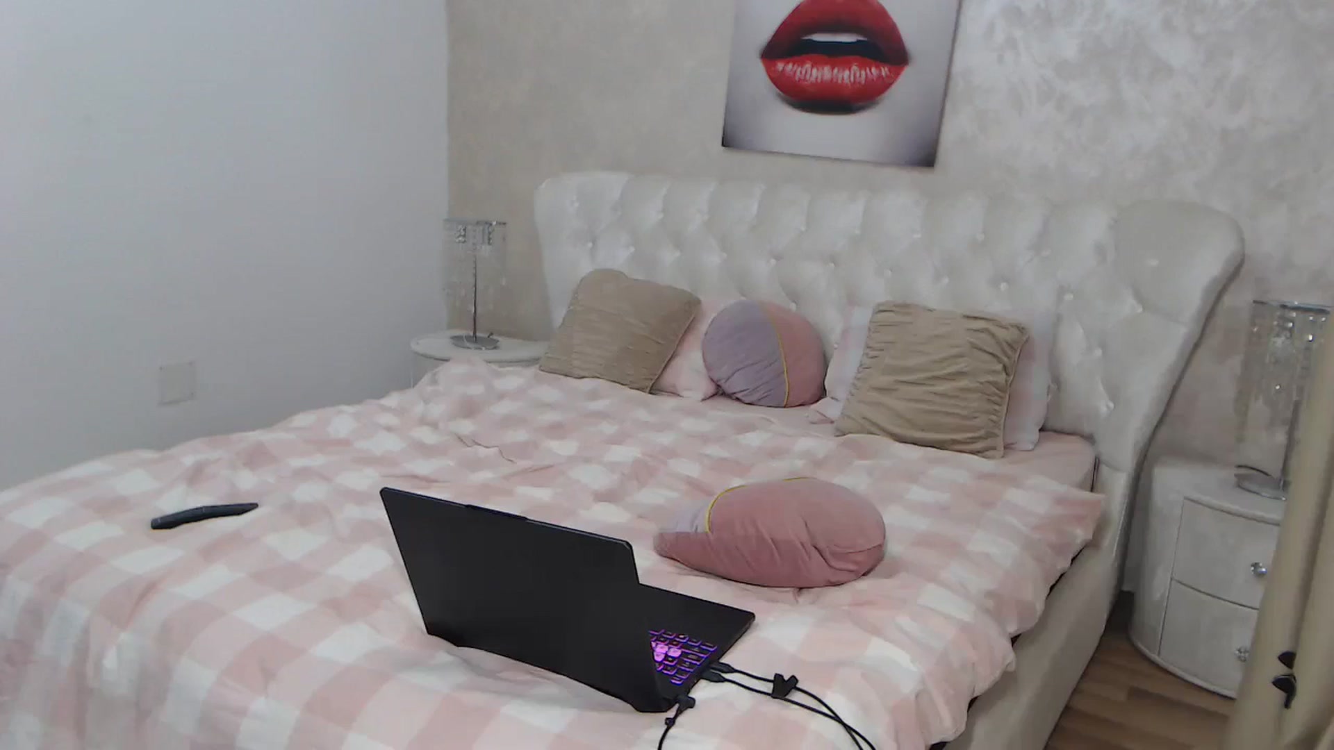 Gallery image thumbnail from BlondeeFairy's myfreecams stream on, 12/27/2023, 21:15 image 8 of 20
