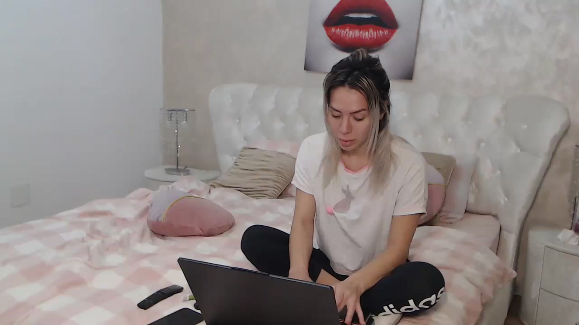 Gallery image thumbnail from BlondeeFairy's myfreecams stream on, 01/09/2024, 20:59 image 14 of 20
