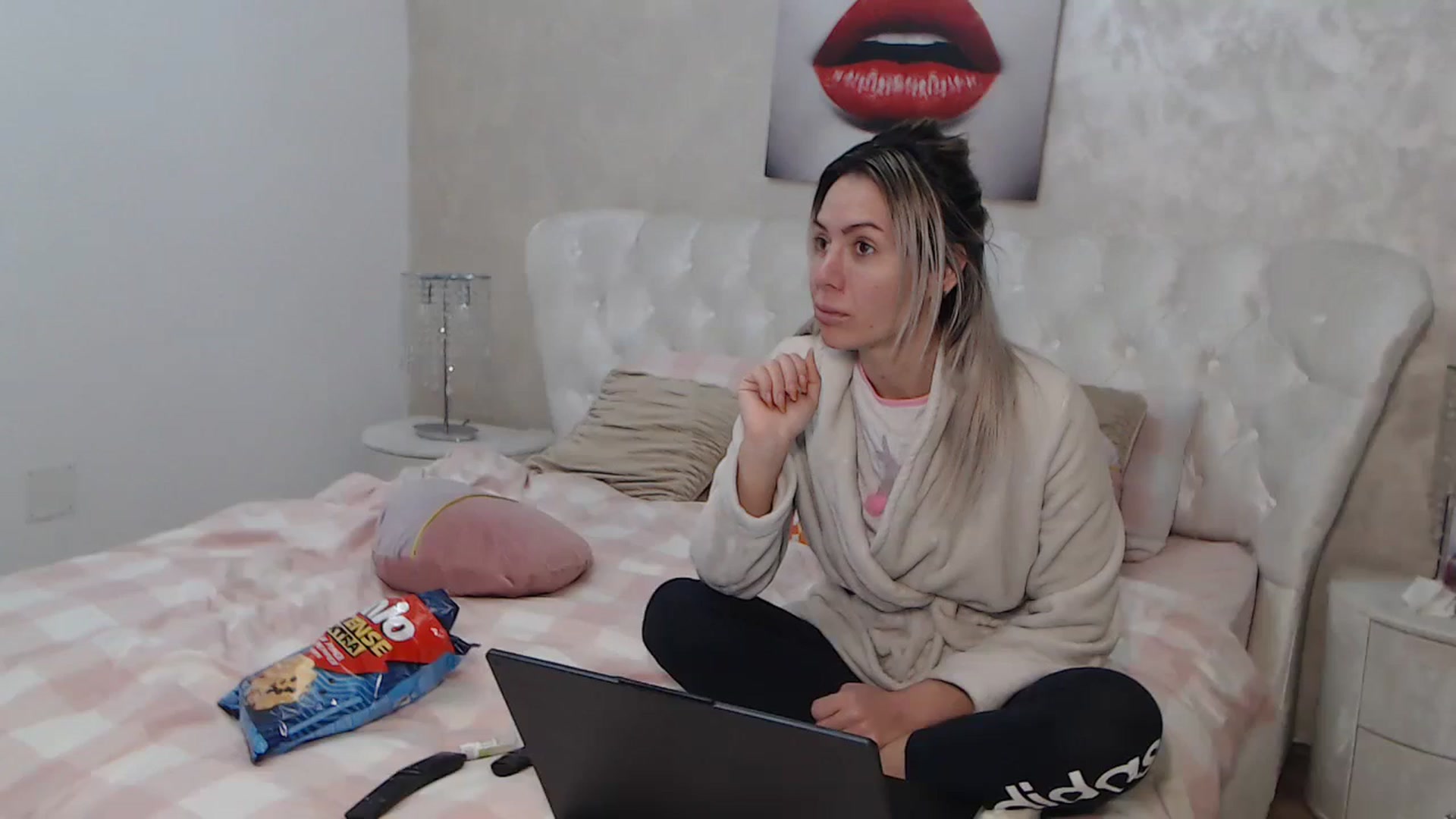 Gallery image thumbnail from BlondeeFairy's myfreecams stream on, 01/09/2024, 20:59 image 18 of 20